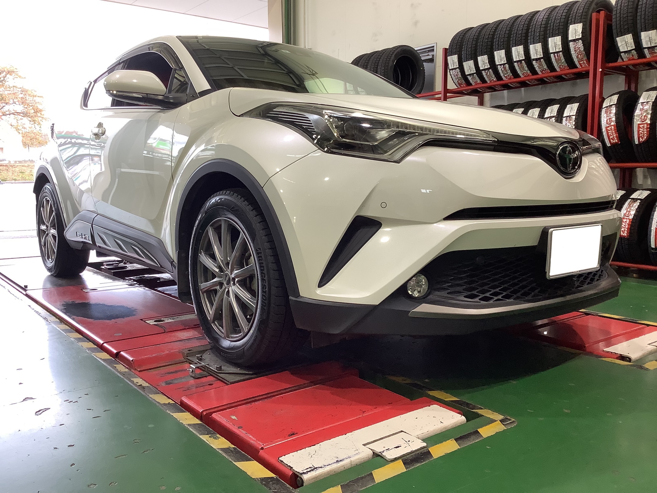 タイヤ館 須賀川】TOYOTA C-HR タイヤ交換&アライメント調整 BLIZZAK 