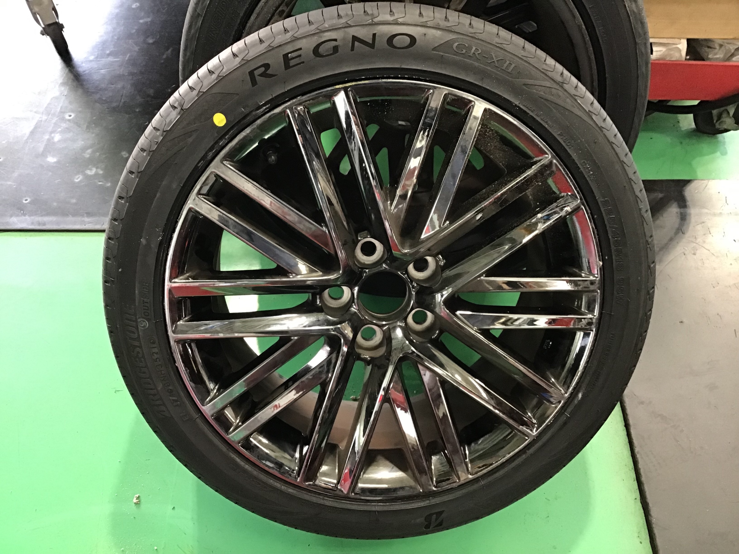 【美品】クラウンタイヤ225/45R18 91Wタイヤは新品ホイルは傷ついてます 美品】クラウンタイヤ225/45R18 91Wタイヤは新品ホイルは傷つい