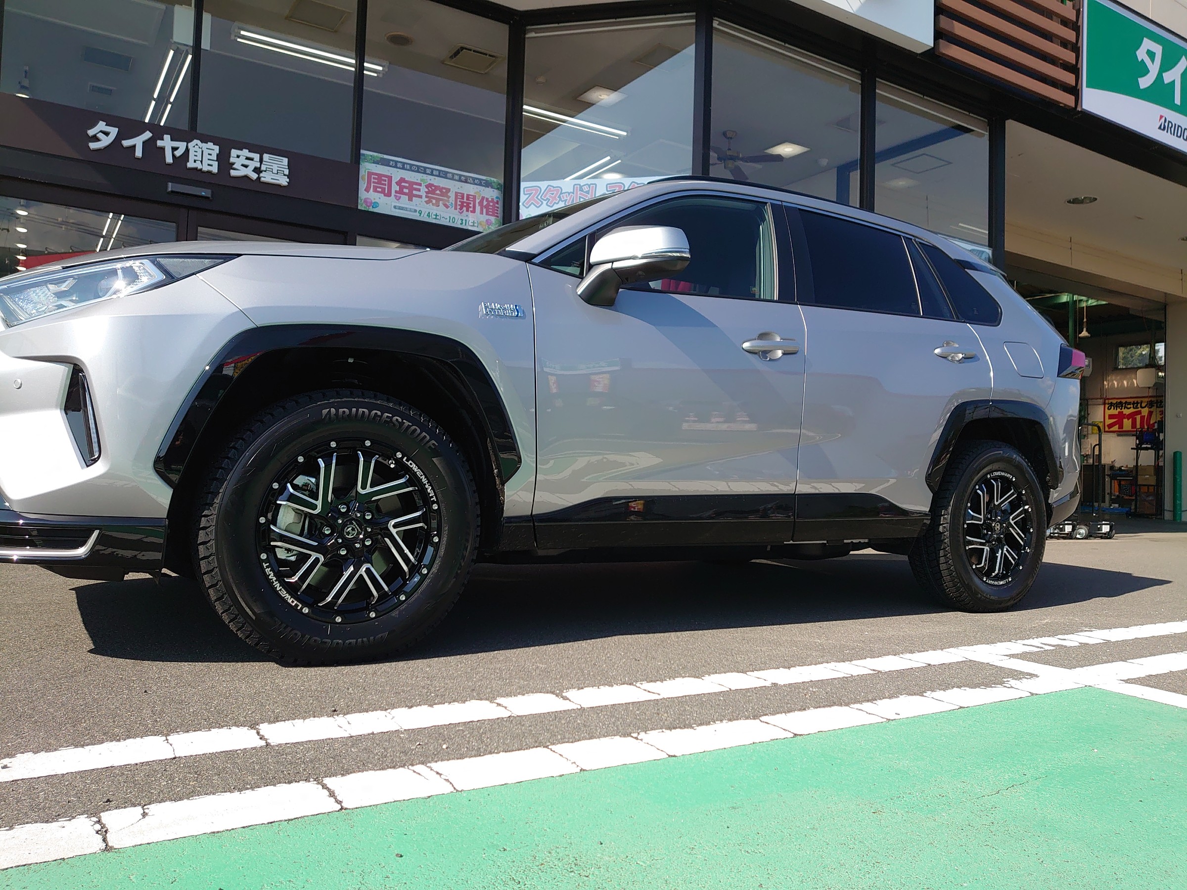 トヨタRAV4 タイヤホイール交換 | サービス事例 | タイヤ館 安曇