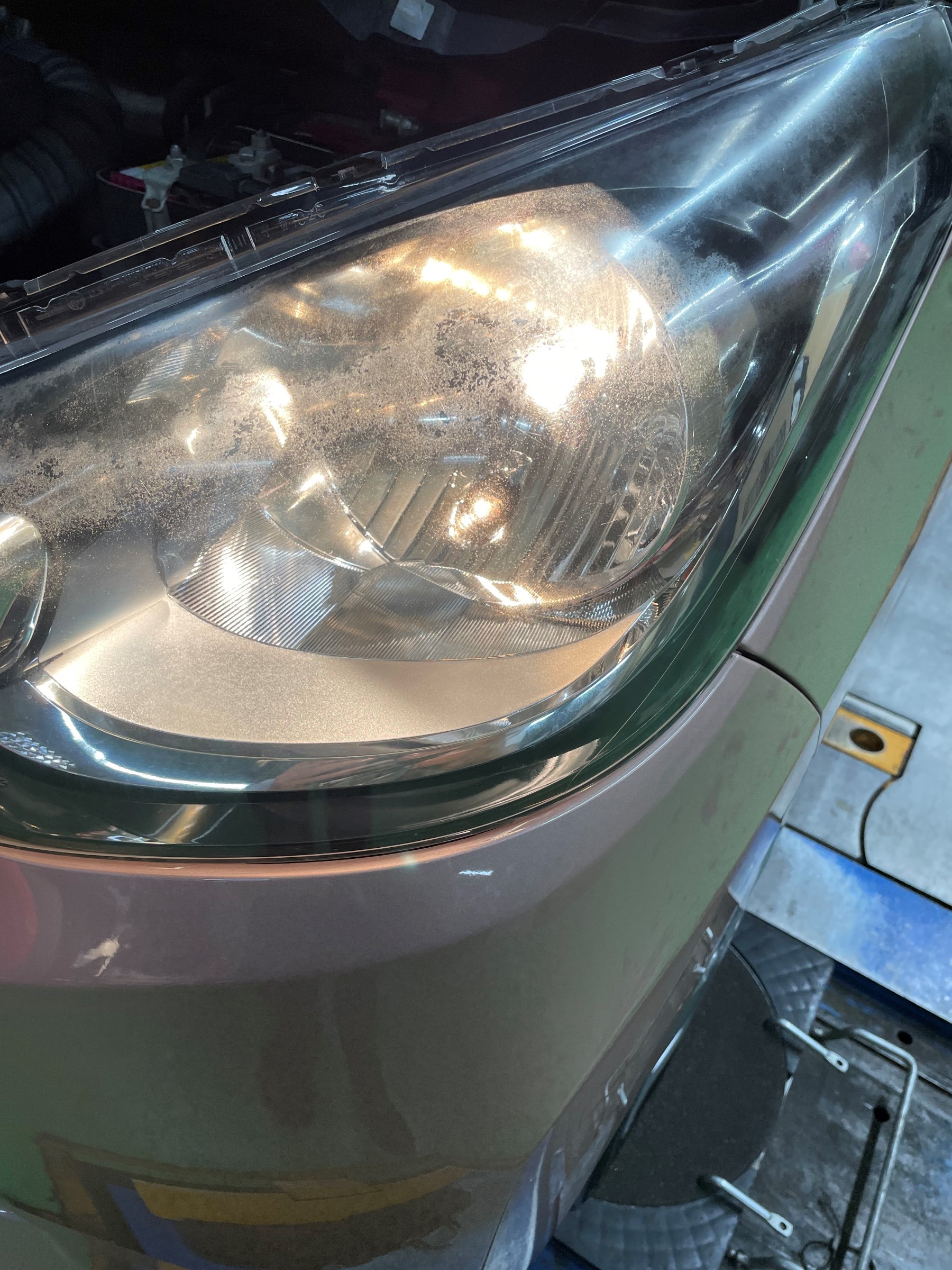 eKワゴン(B11W)のヘッドライトにLED球を取り付け♪ 三菱 eKワゴン その他 パーツ取付 > 各種用品取付 サービス事例 タイヤ館 岩出 大阪府・和歌山県のタイヤから