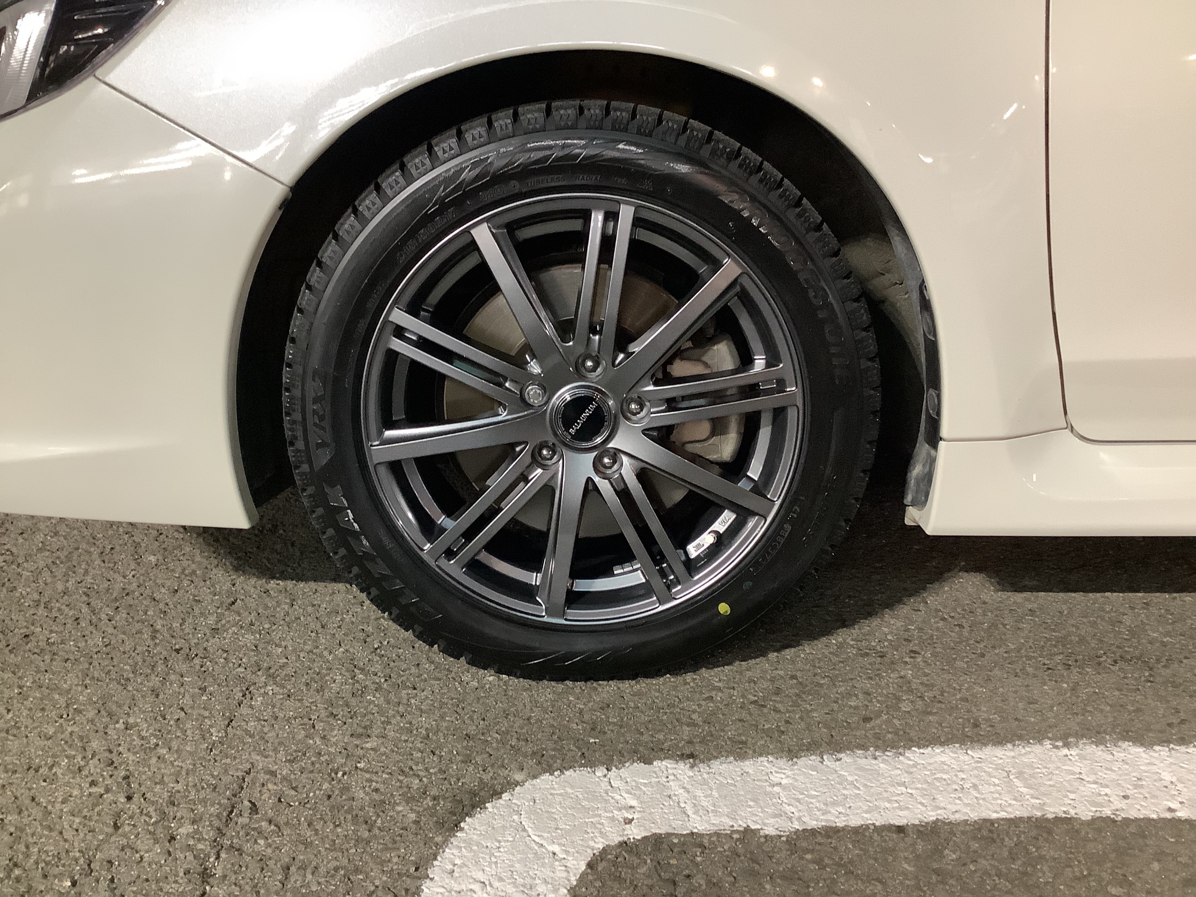 スバル レヴォーグ スタッドレスタイヤ+アルミホイールセット 取付