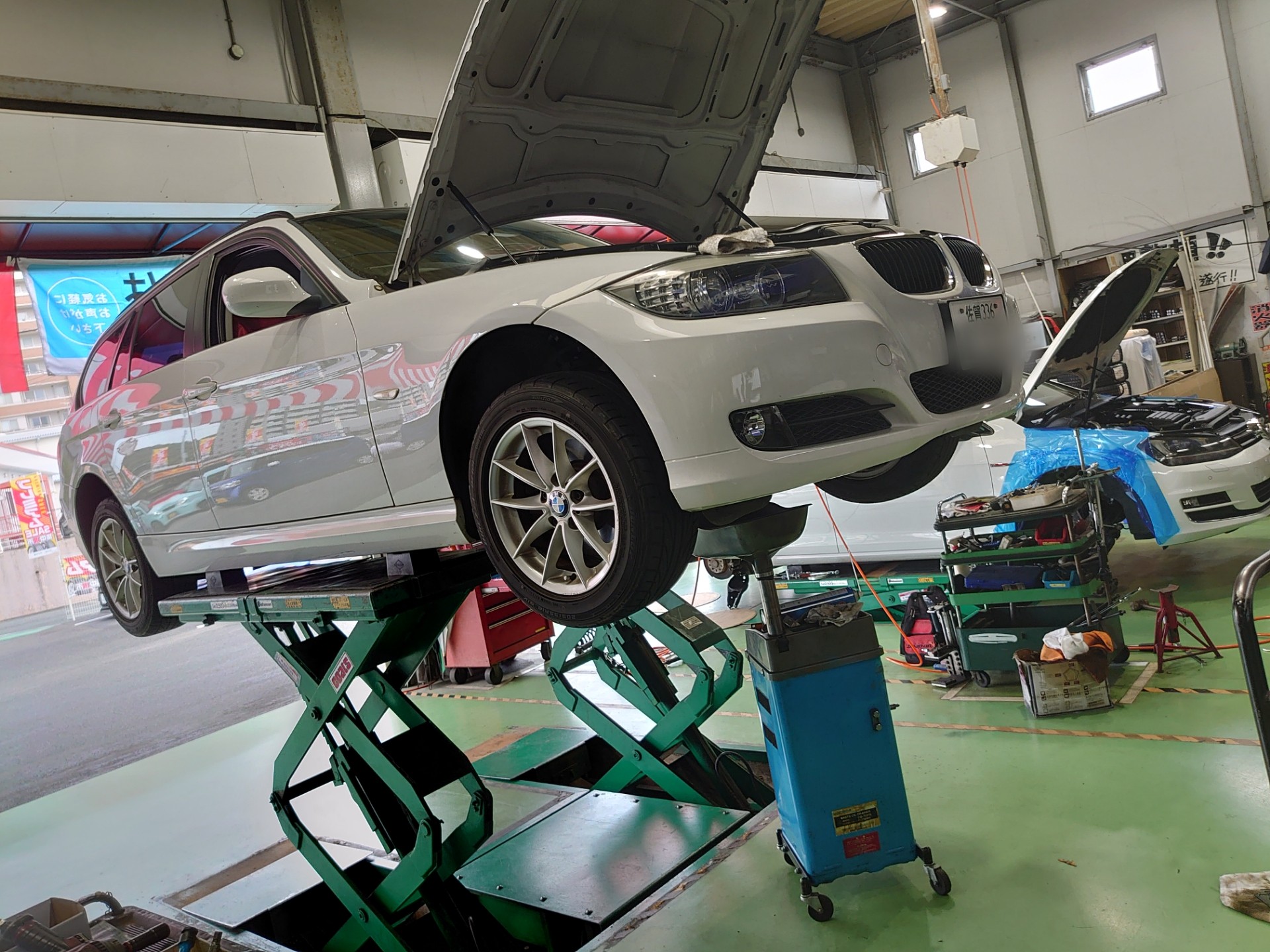 BMW E91 320i の エンジンオイル交換しました！ BMW 3シリーズ メンテナンス商品 オイル関連 > エンジンオイル交換