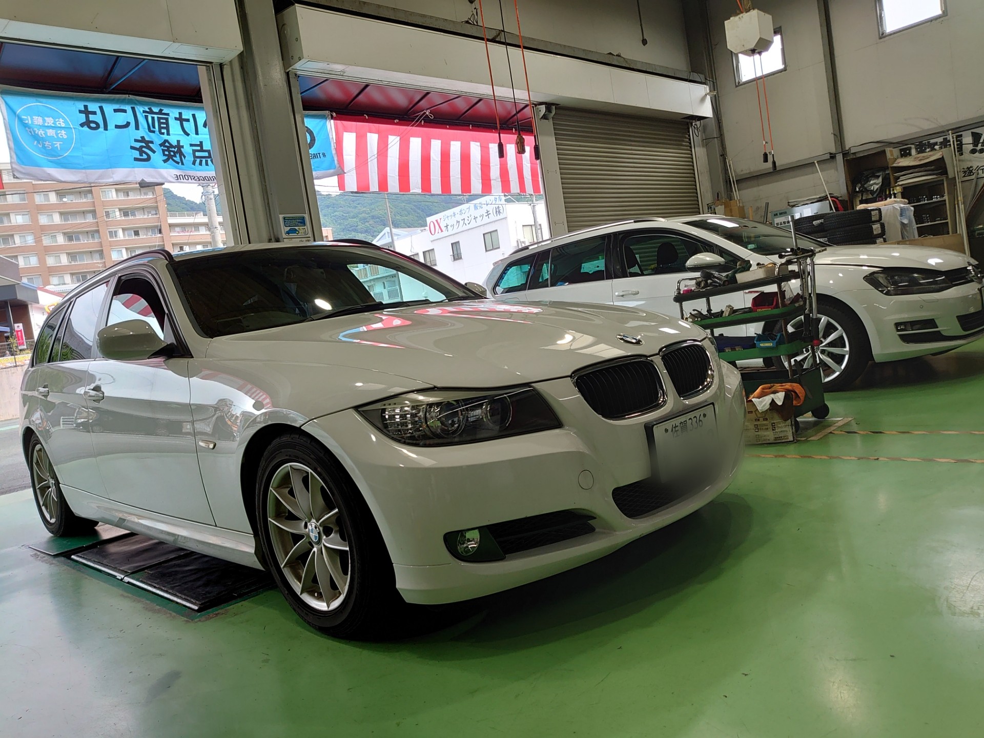 BMW E91 320i の エンジンオイル交換しました！ BMW 3シリーズ メンテナンス商品 オイル関連 > エンジンオイル交換