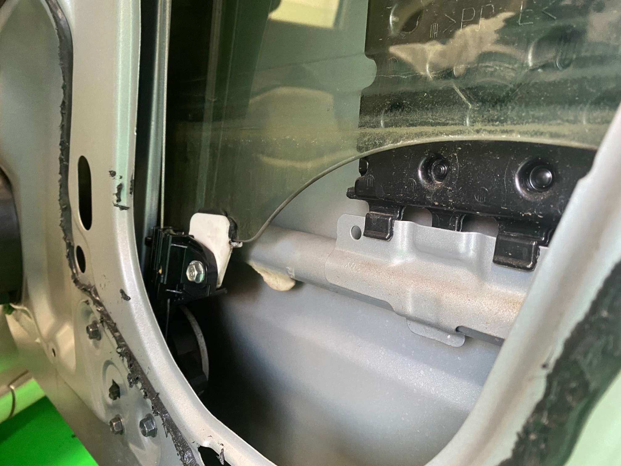 ホンダ N-BOX 運転席ドアガラスレギュレーター交換 | 店舗おススメ情報 
