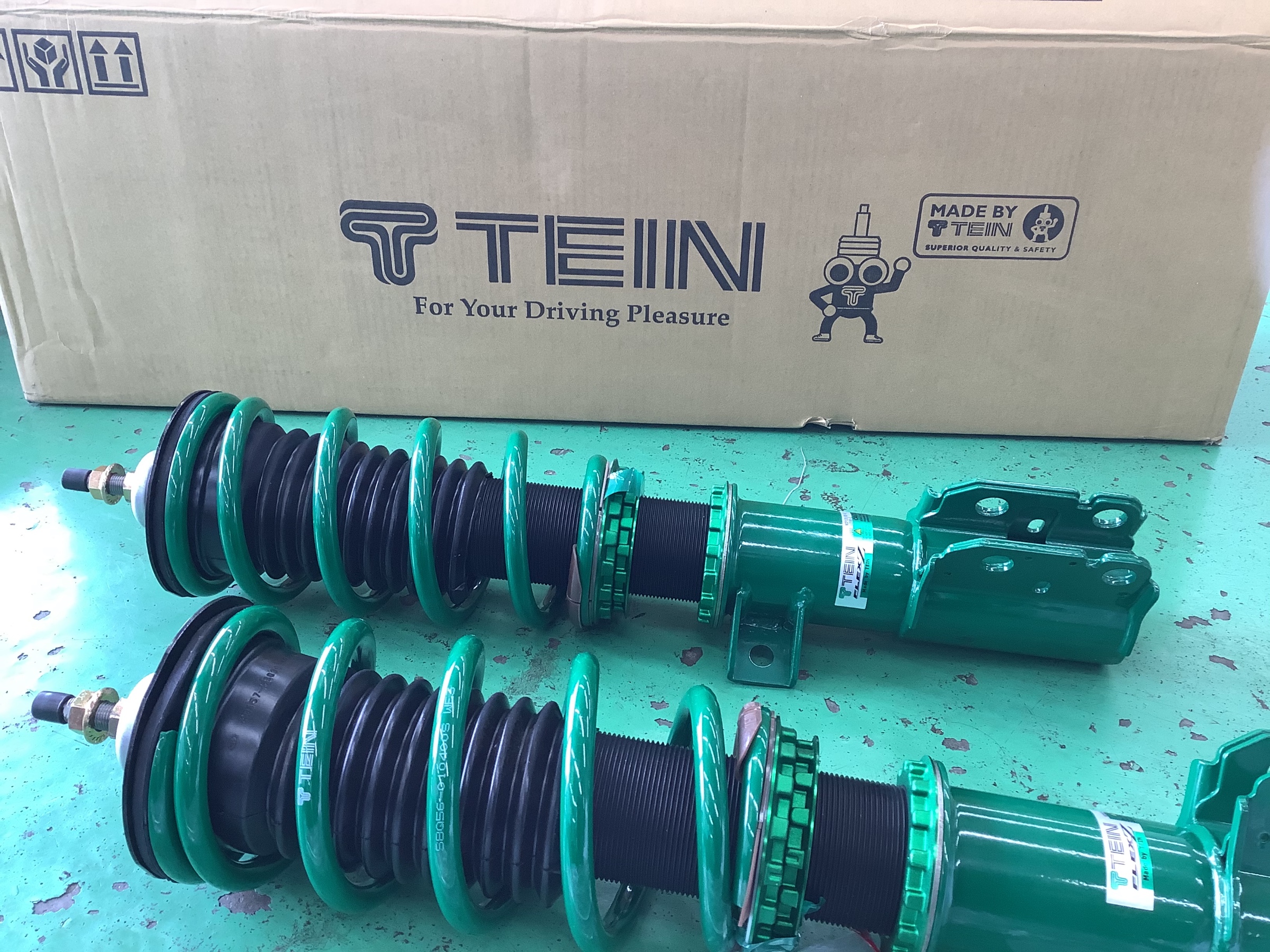 トヨタ・ヴィッツ〜車高調取付け、テインフレックスZ〜 | 店舗おススメ