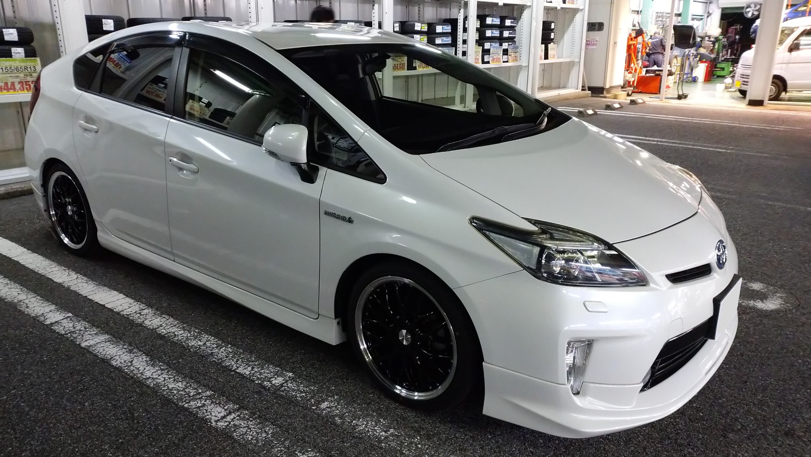 プリウス 車高調 取り付け トヨタ プリウス その他 パーツ取付 足回り関係取付 スタッフ日記 タイヤ館 市原 千葉県のタイヤ カー用品ショップ タイヤからはじまる トータルカーメンテナンス タイヤ館グループ