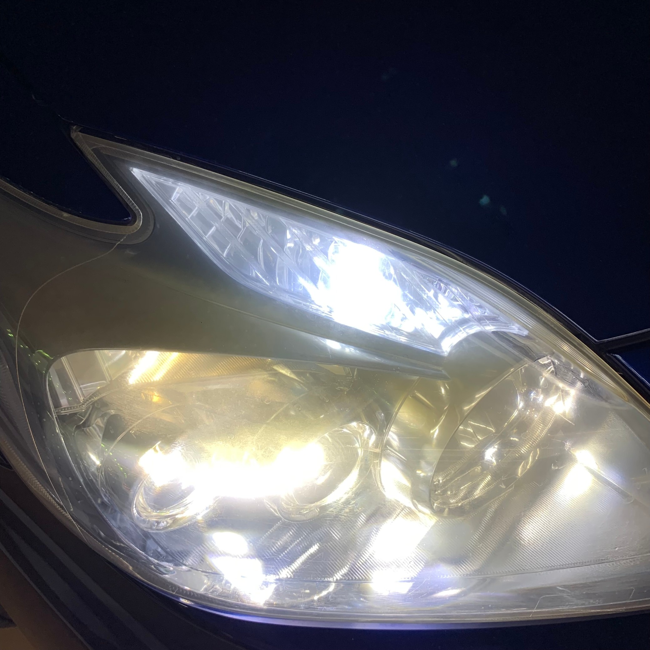 ヘッドライト 黄ばみ落としトヨタ プリウス (ZVW30) | 店舗お
