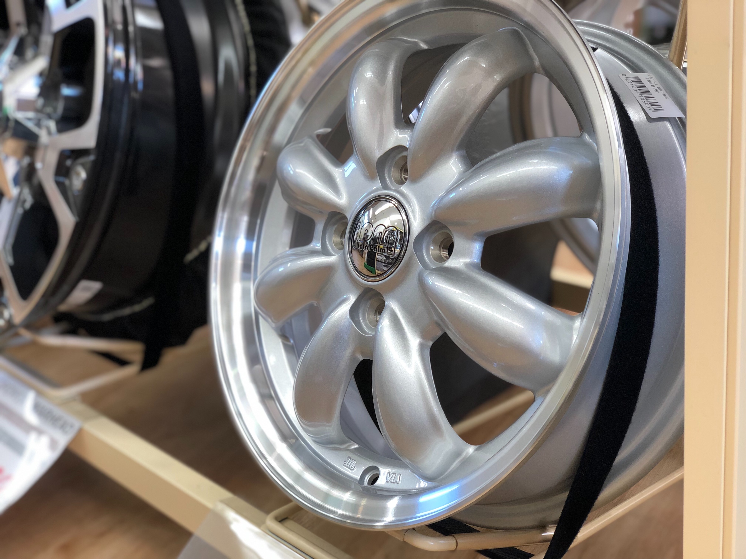 かわいい軽用ホイール入荷 ホイール スタッフ日記 タイヤ館 調布 東京都のタイヤ カー用品ショップ タイヤからはじまる トータルカーメンテナンス タイヤ館グループ