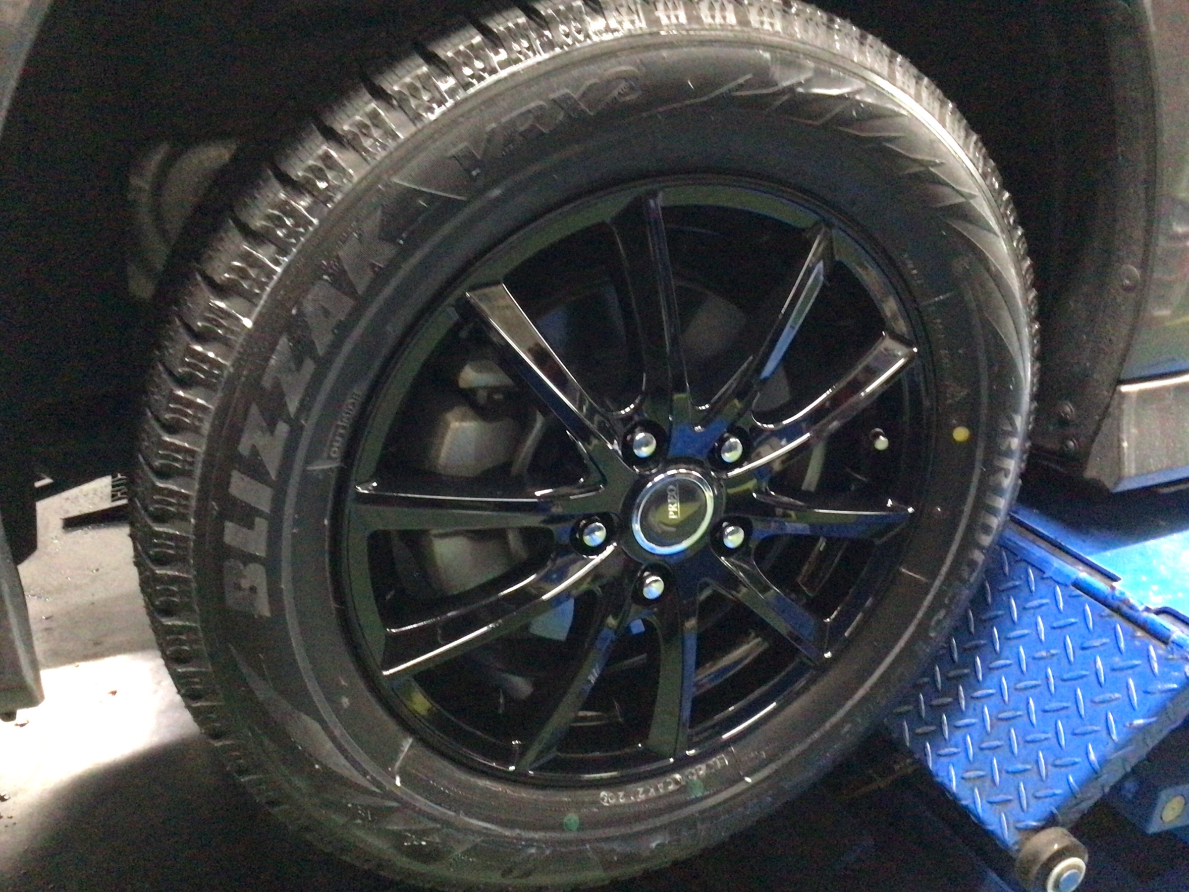 ホンダ ステップワゴンスパーダ スタッドレスセット履き替え ホンダ ステップワゴン ホイール サービス事例 タイヤ館 相模原大野台 タイヤからはじまる トータルカーメンテナンス タイヤ館グループ