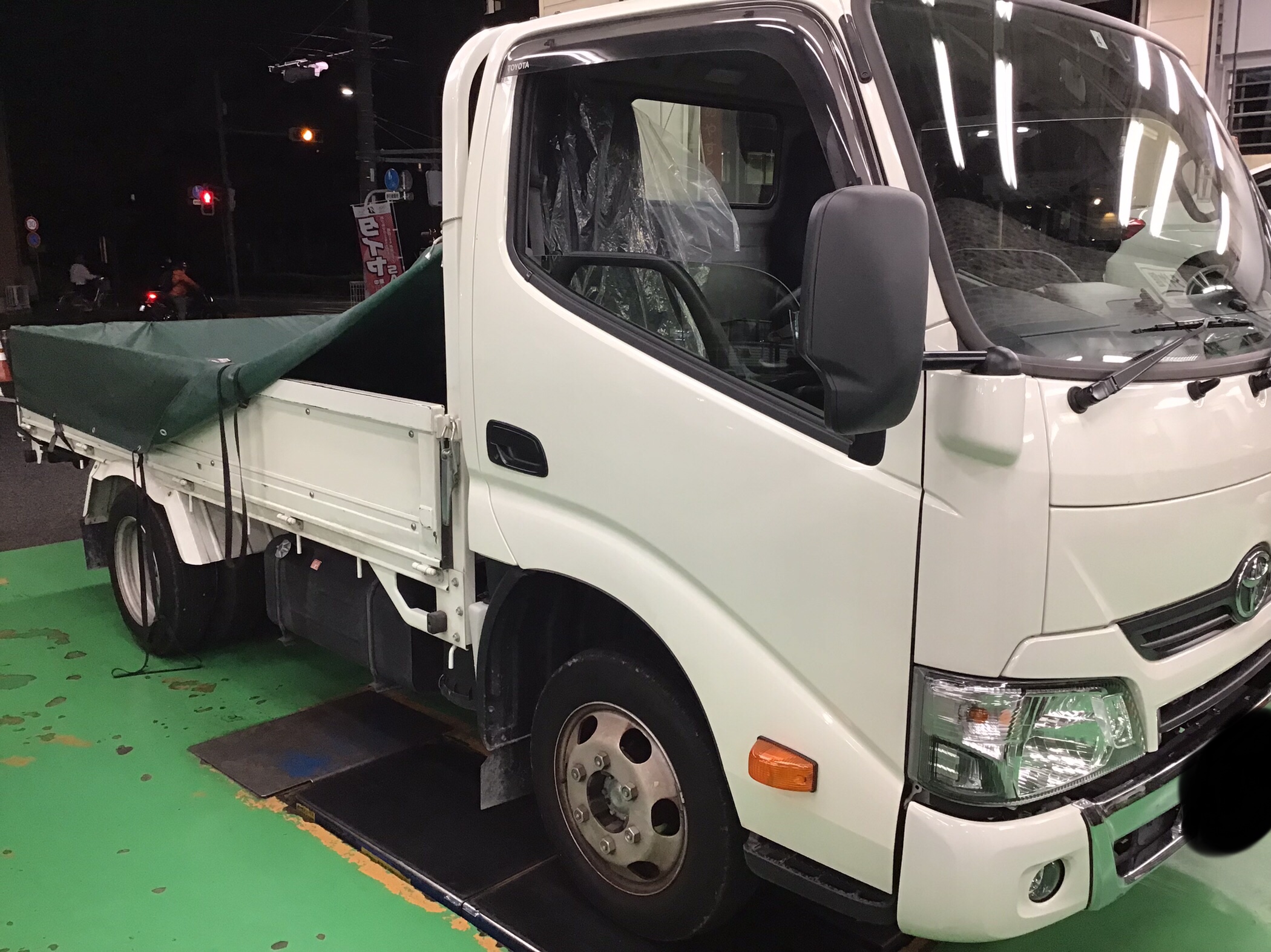 トヨタ ダイナ スタッドレスタイヤとスチールセット装着 | 店舗お 