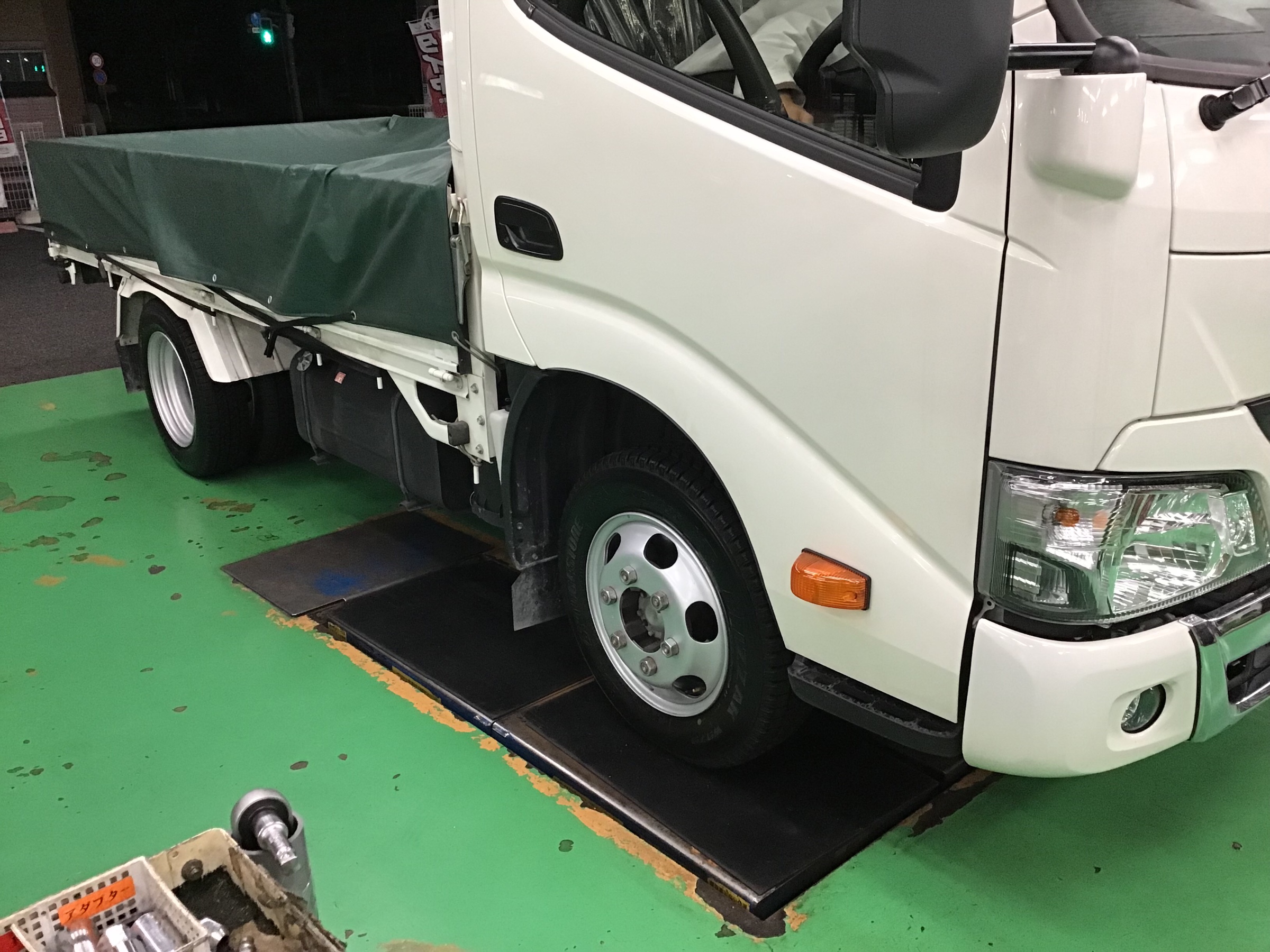 トヨタ ダイナ スタッドレスタイヤとスチールセット装着 | 店舗お 