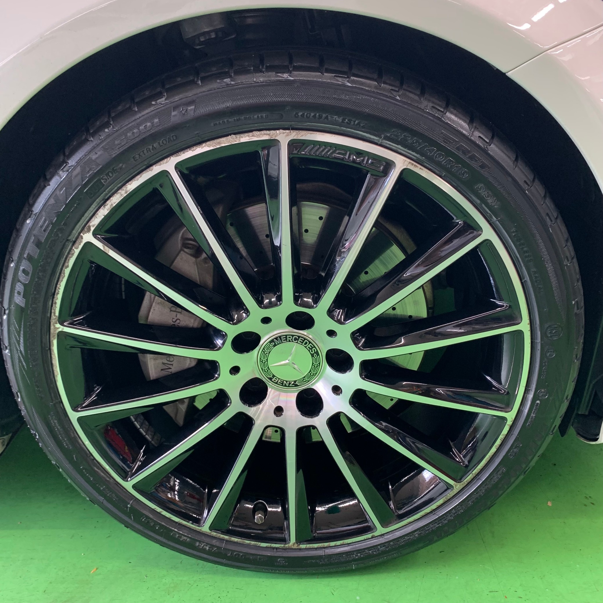 メルセデス・ベンツ C250 (W205) ランフラットタイヤ交換（装着事例も