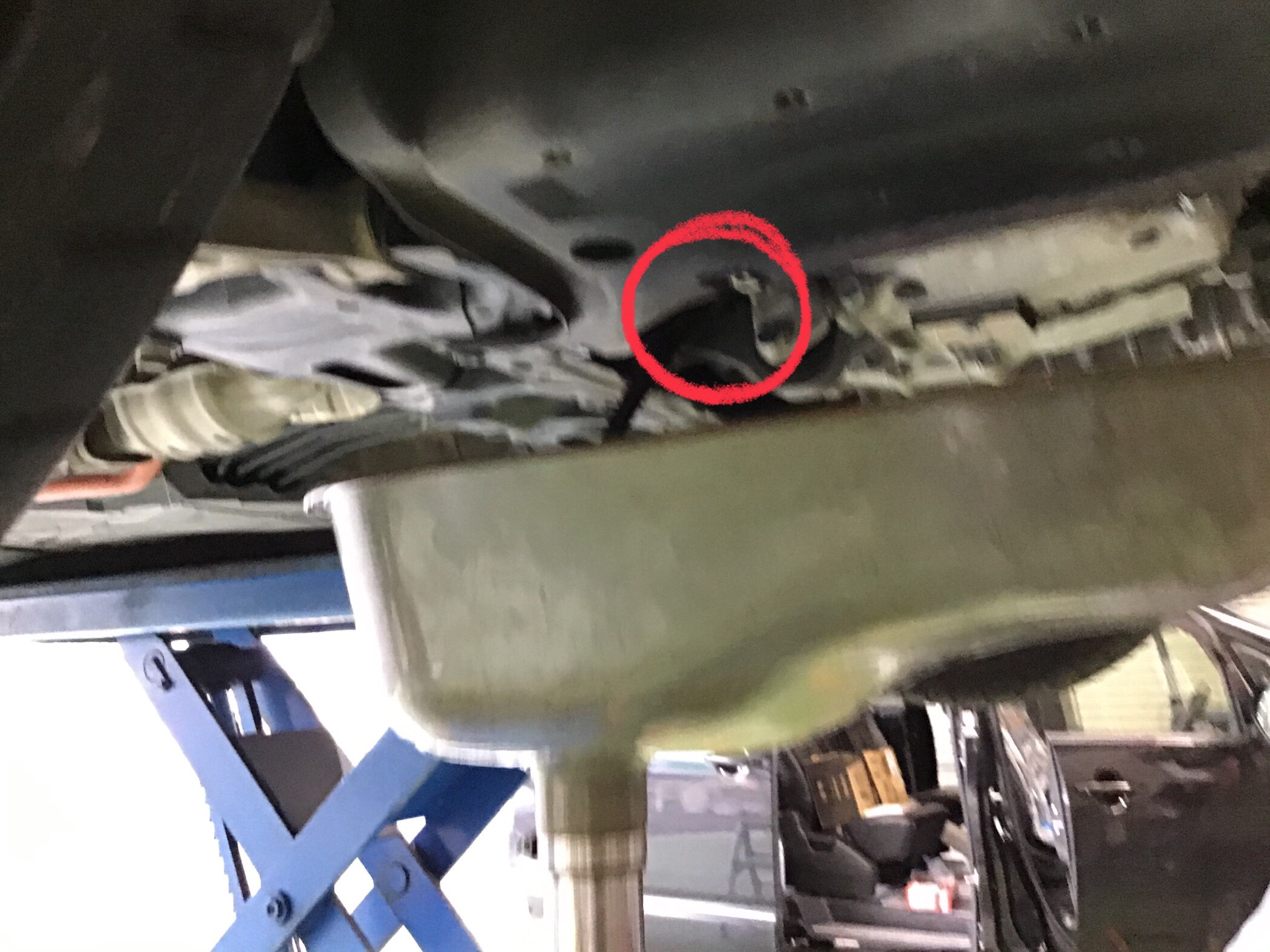 ホンダ【CR-Z】オイル・エレメント等交換＼(^o^)／ | ホンダ CR-Z メンテナンス商品 オイル関連 > エンジンオイル交換 |  結城店の作業日記 | タイヤ館 結城 | 茨城県のタイヤ、カー用品ショップ タイヤからはじまる、トータルカーメンテナンス タイヤ館グループ