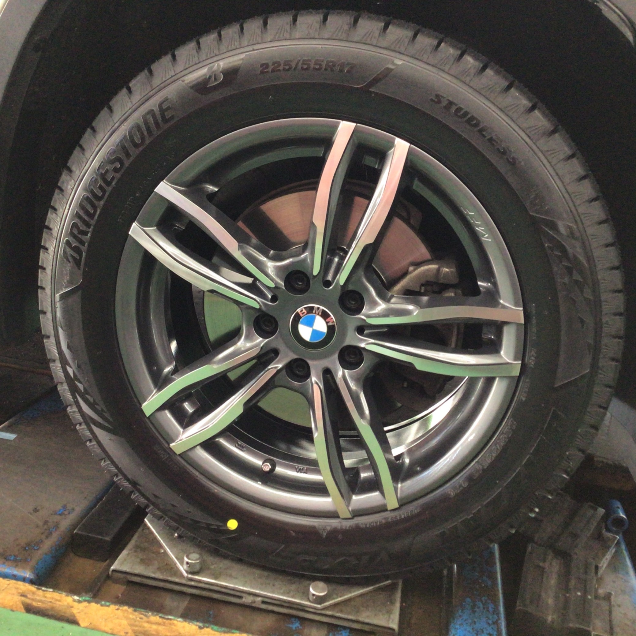 BMW X1 (F48) に スタッドレスタイヤホイールセット装着 | BMW X1 