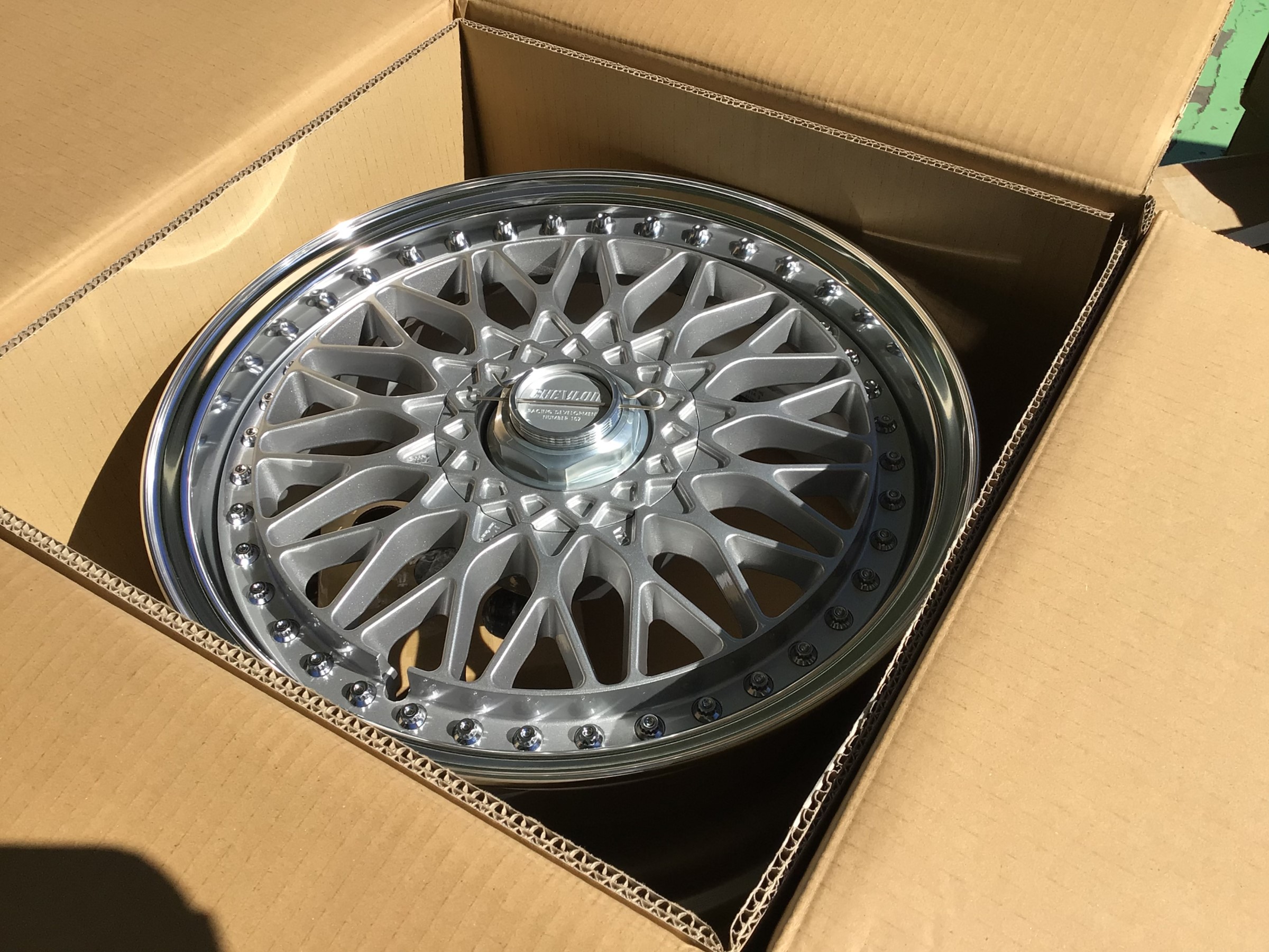 トヨタ・クレスタ(GX71後期)】アルミホイール交換(シェブロン