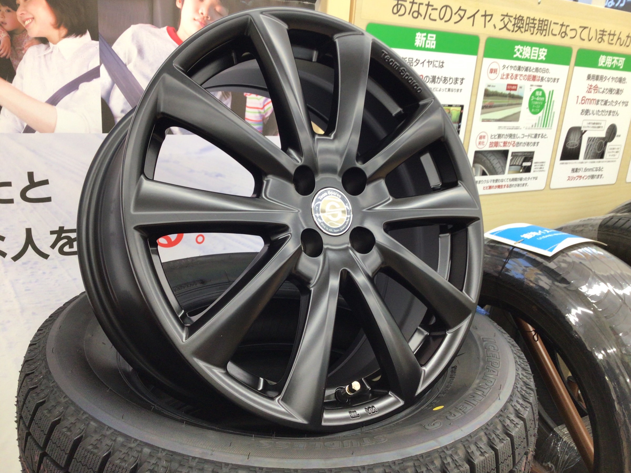 輸入車のタイヤ交換 タイヤ タイヤ ホイール関連 タイヤ ホイール交換 サービス事例 タイヤ館 みどり 愛知県 三重県のタイヤ カー用品ショップ タイヤからはじまる トータルカーメンテナンス タイヤ館グループ