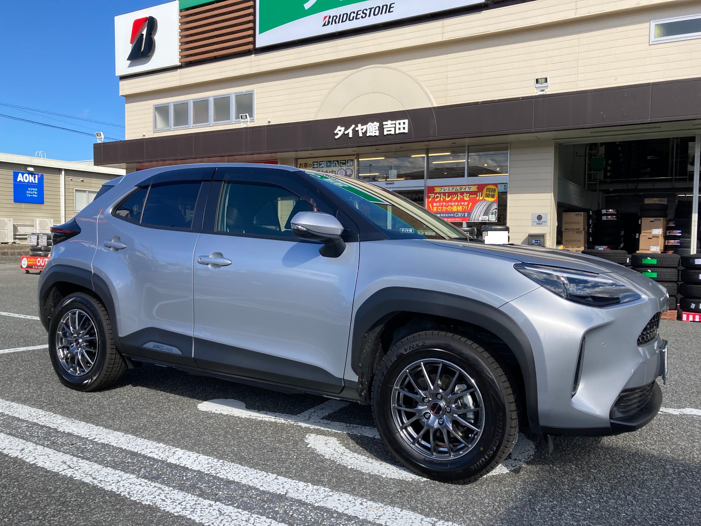 セール初日！ヤリスクロスにブリザック装着 | 店舗おススメ情報