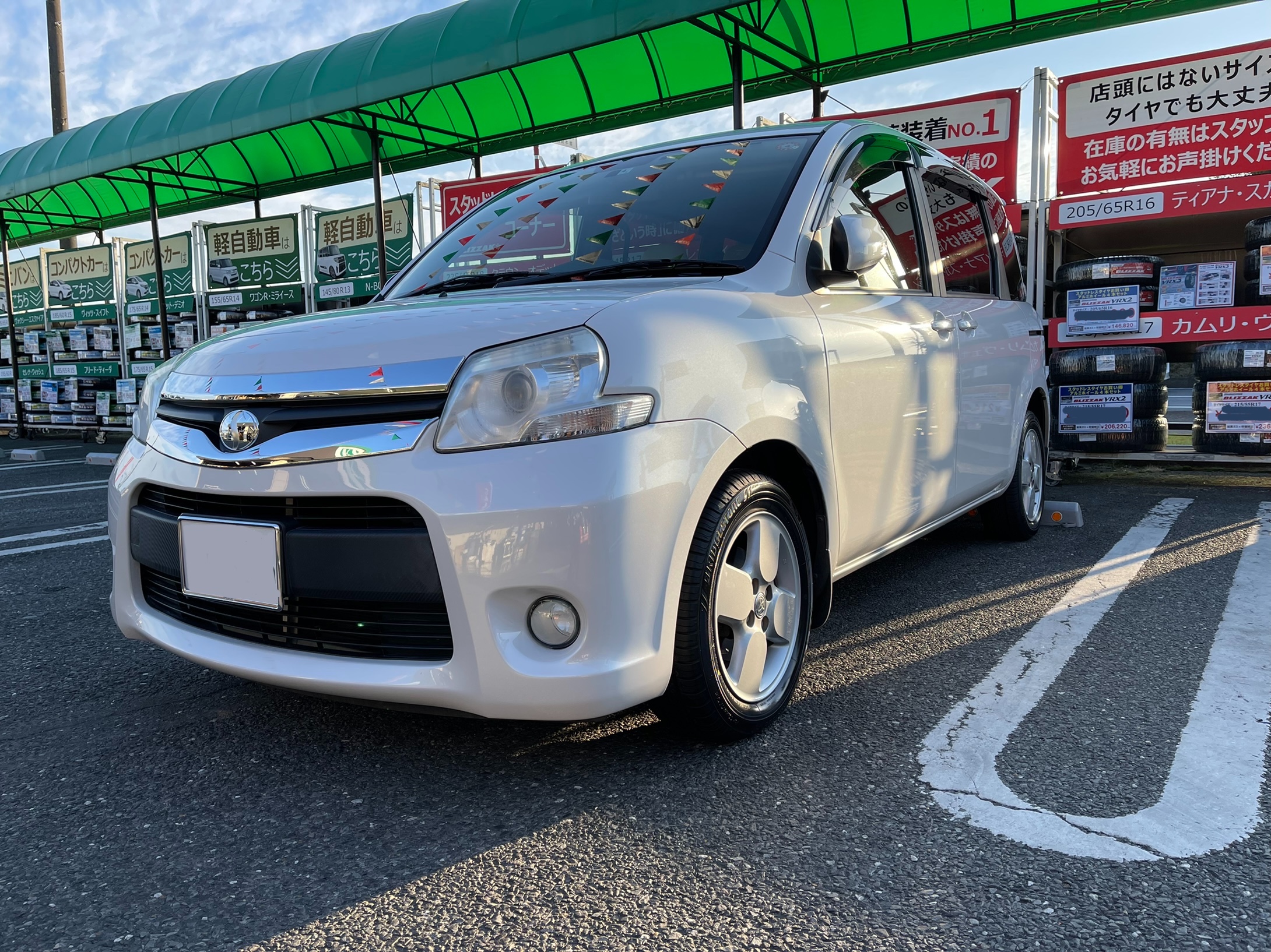 トヨタ シエンタ Ncp81g タイヤ交換 トヨタ シエンタ タイヤ タイヤ ホイール関連 タイヤ ホイール交換 サービス事例 タイヤ館 土浦北インター 茨城県のタイヤ カー用品ショップ タイヤからはじまる トータルカーメンテナンス タイヤ館グループ