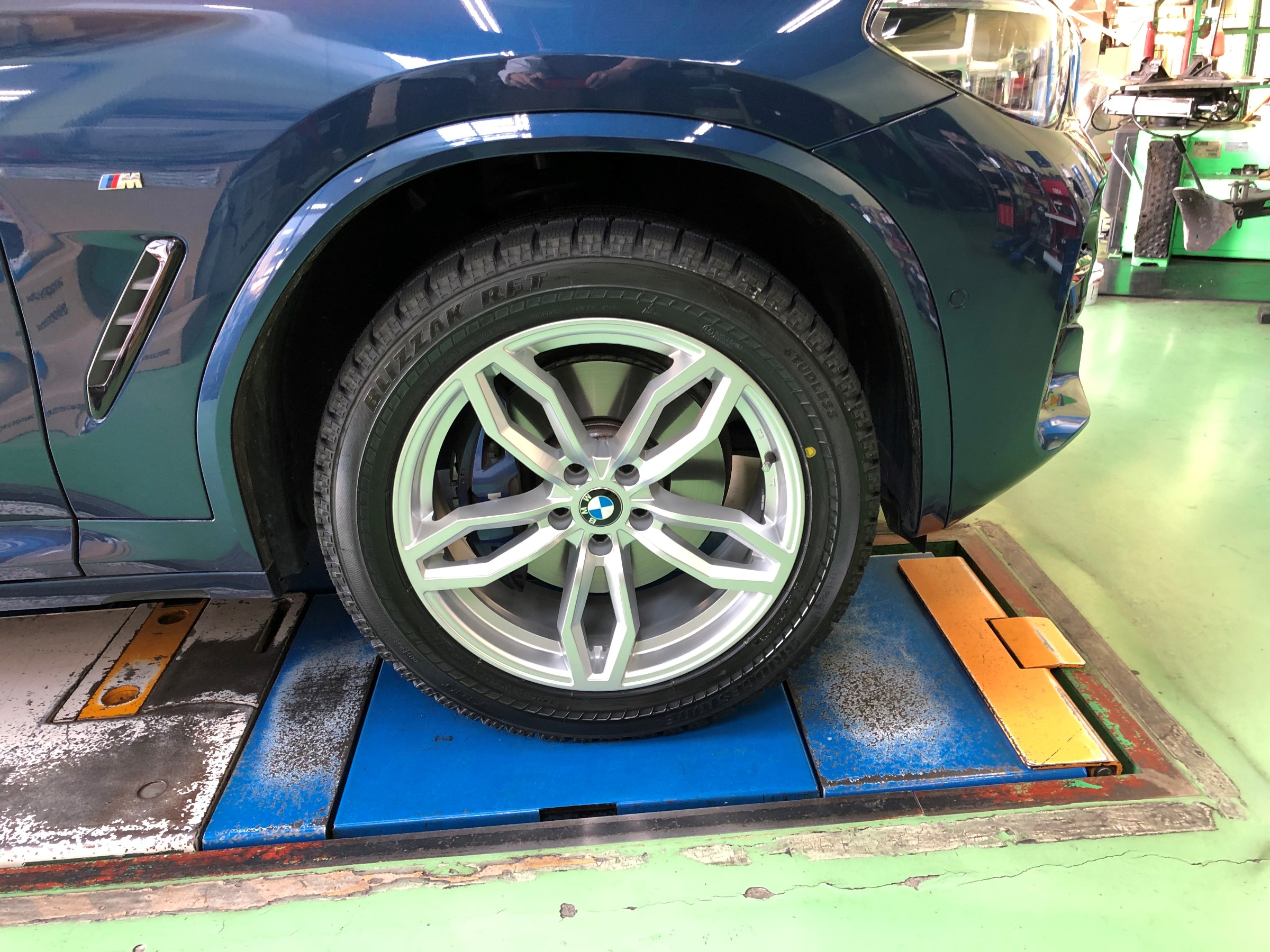 BMW X4(G02)にブリザックRFTとAGA Weltホイールセットを装着いたしまし