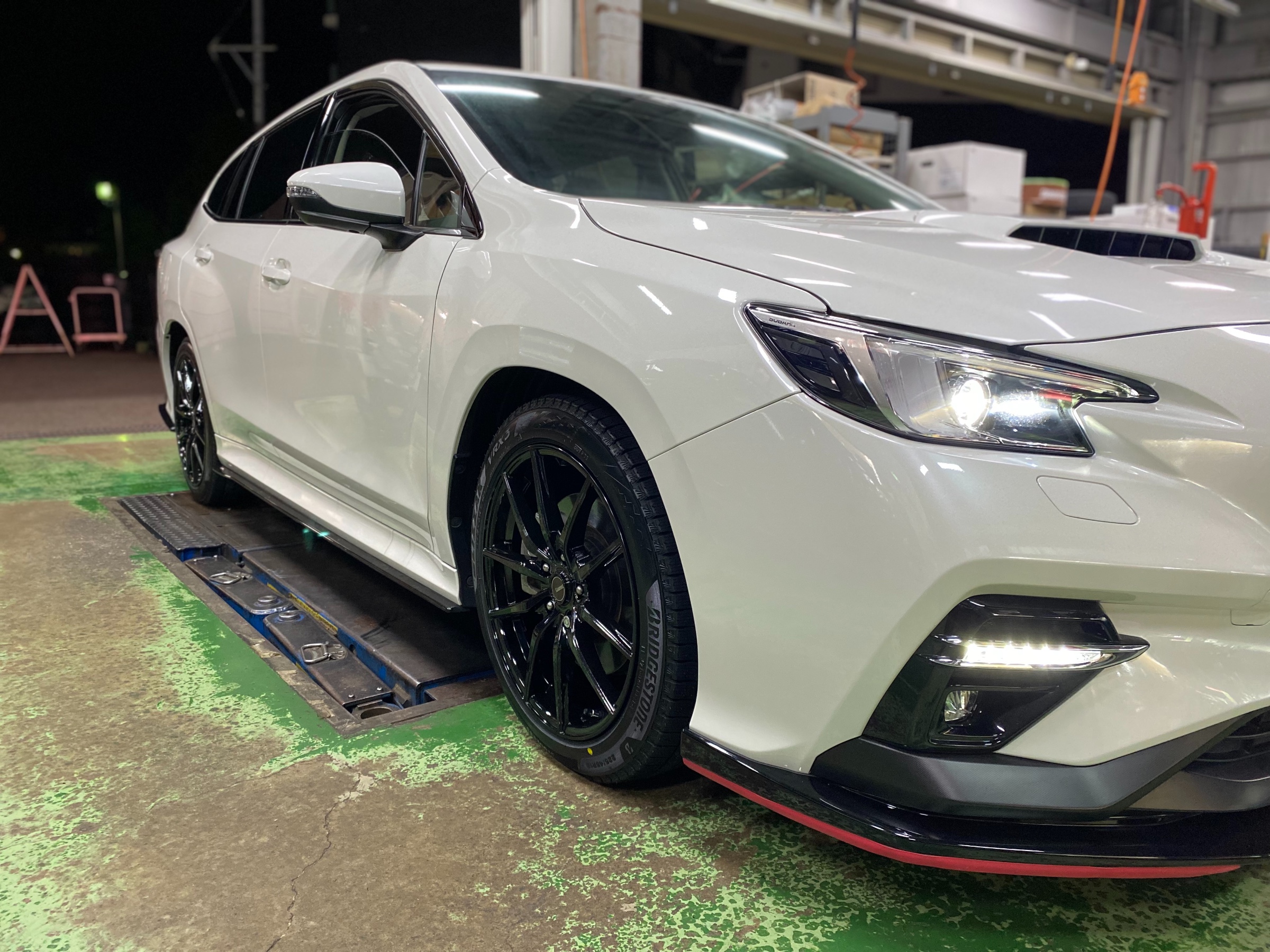 スバル レヴォーグ STI スタッドレスタイヤアルミホイールセット G
