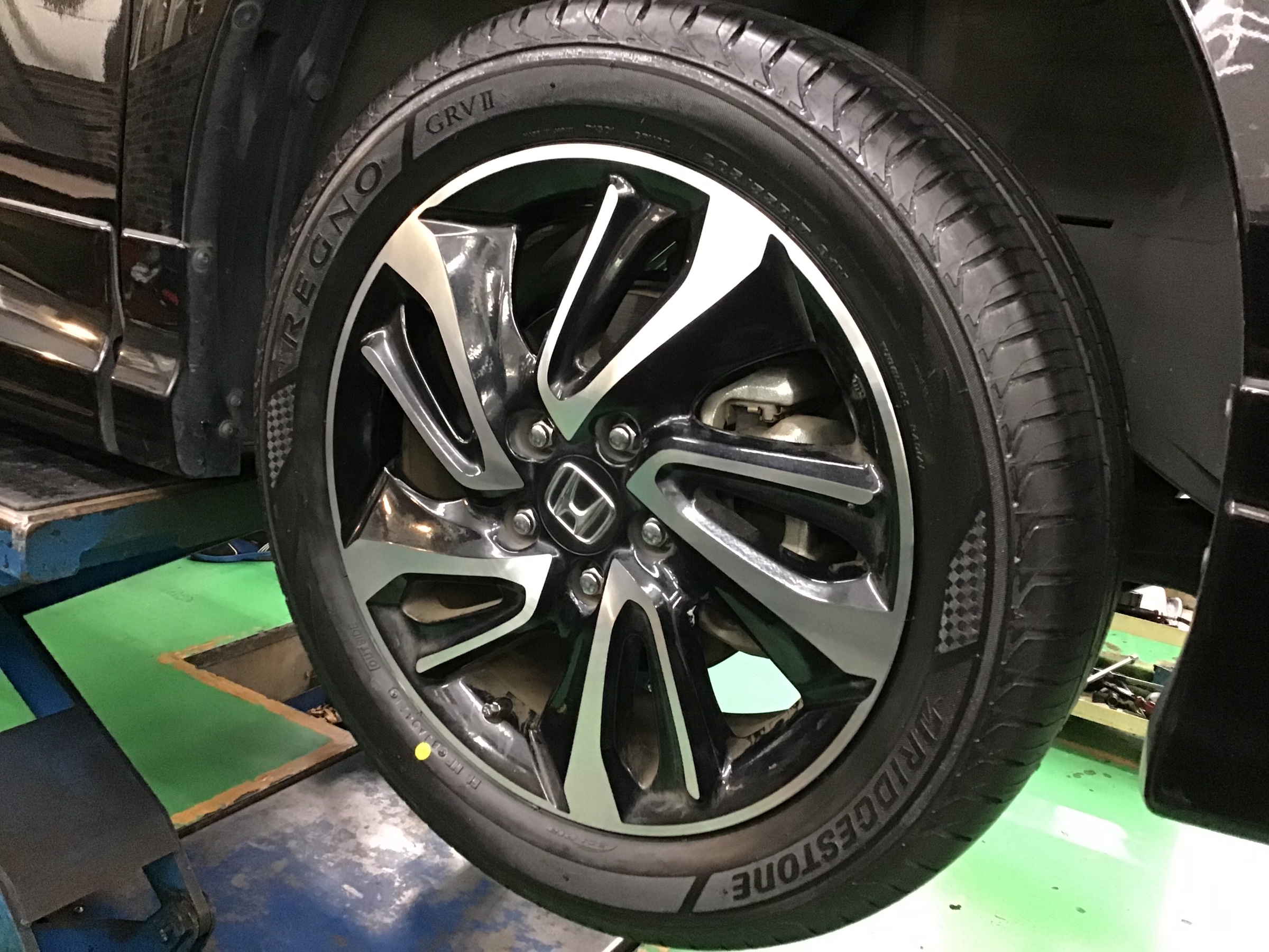 ホンダ ステップワゴンスパーダ タイヤ交換とアライメント調整