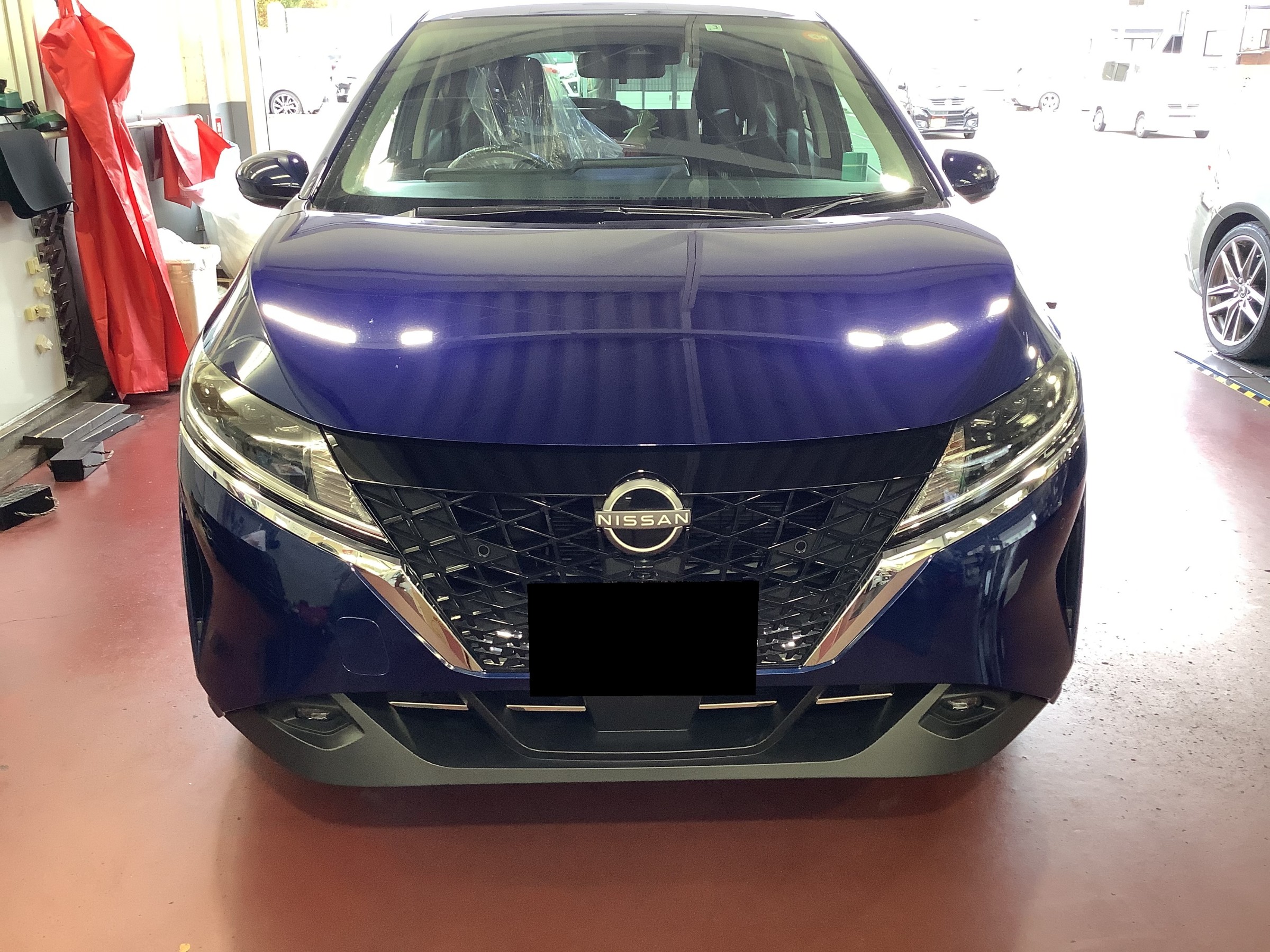 NISSAN ノートに 履いてました
