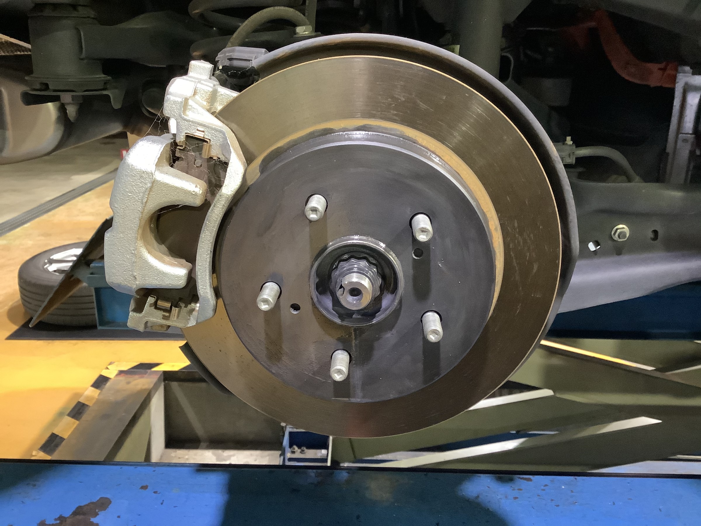 スタッドレスタイヤ＆ホイール交換】ブリザックVRX2 215/60R17サイズ
