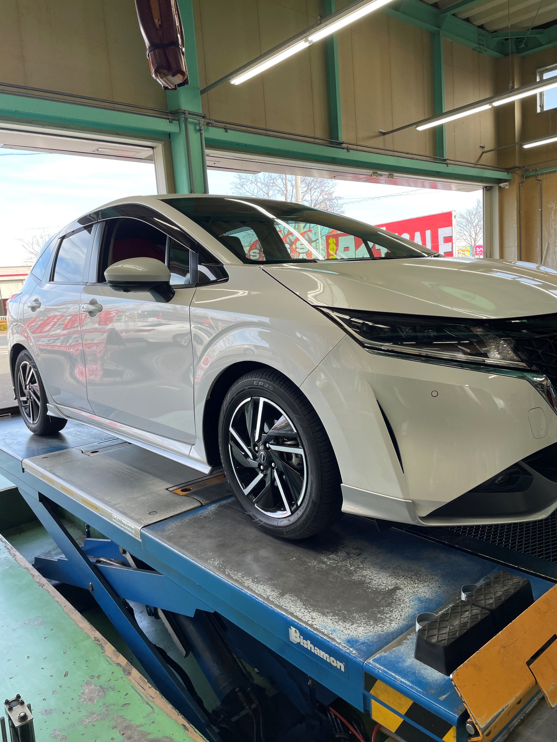 NOTE e-POWER(E13)にアルミホイール取り付け♪ | 店舗おススメ NOTE e-POWER(E13)にアルミホイール取り付け♪ | 店舗おススメ