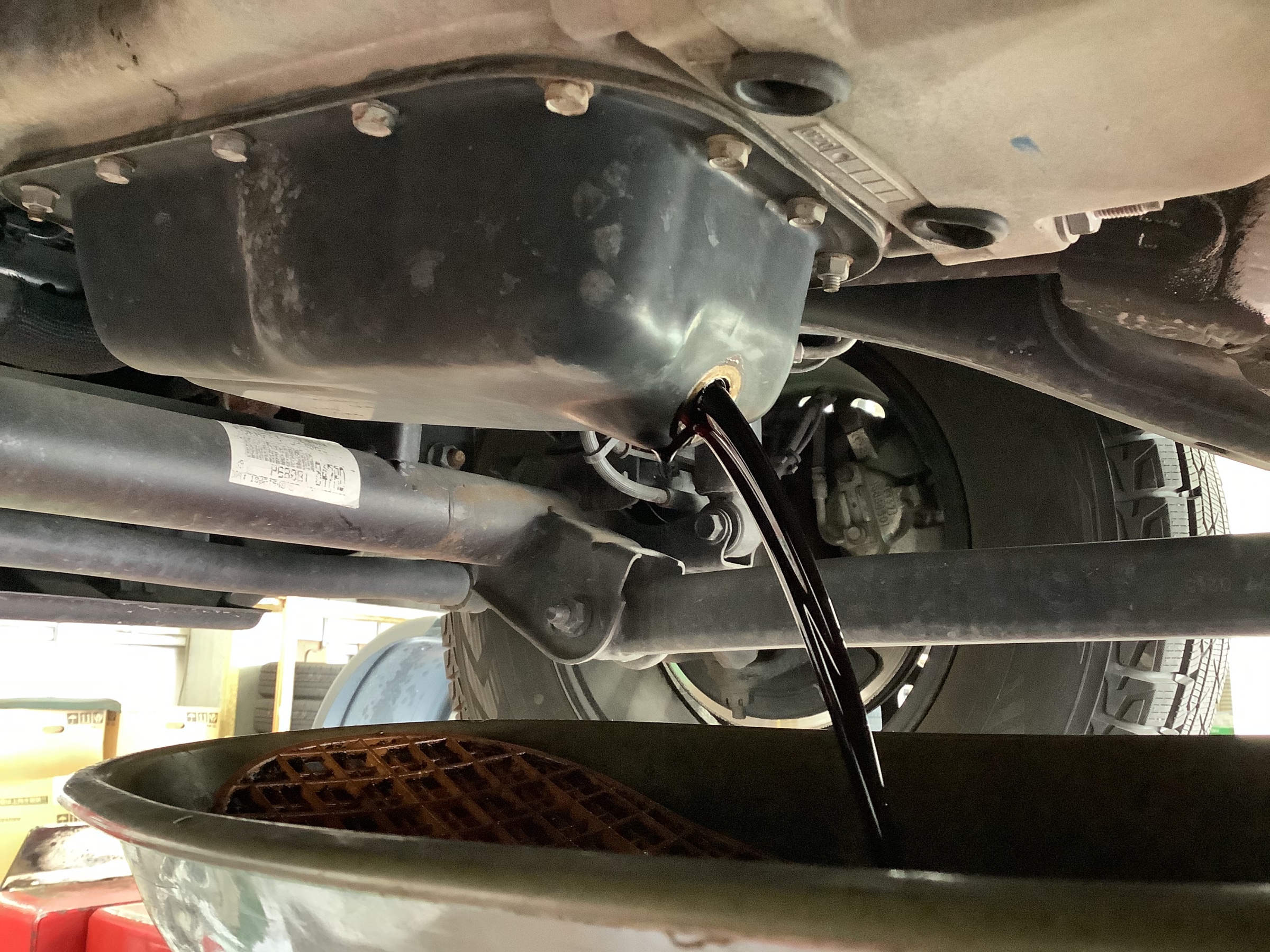 ジープ・ラングラー〜オイル交換(エコマックス5W30) ジープ ラングラー メンテナンス商品 オイル関連 > エンジンオイル交換 お