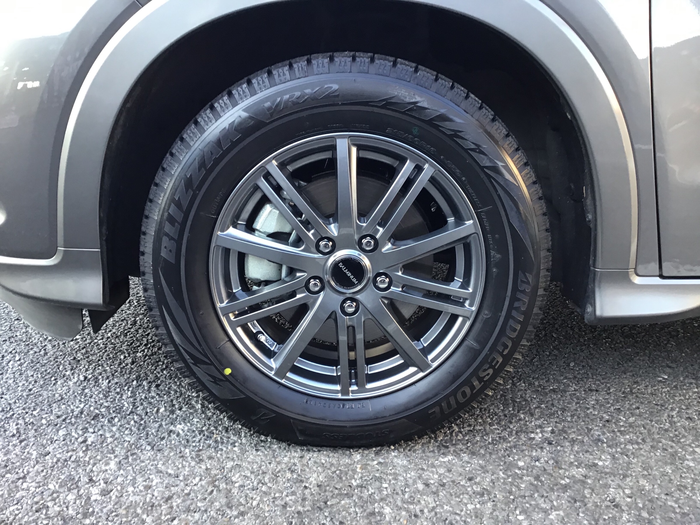 ホンダ ヴェゼル スタッドレスタイヤアルミホイールセットお取り付け