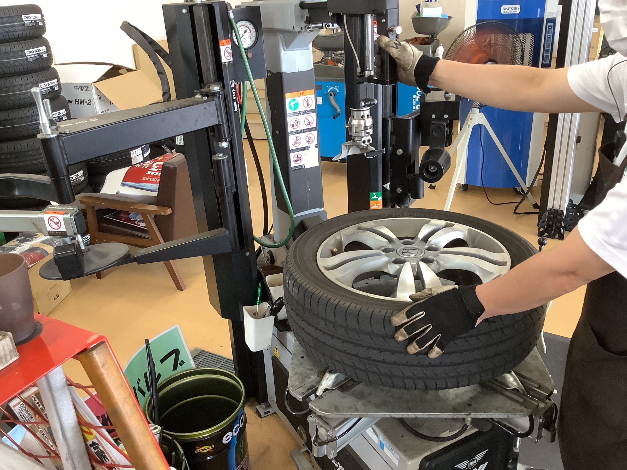 ホンダ ストリーム』+タイヤ交換+TPMS装着 | ホンダ ストリーム タイヤ