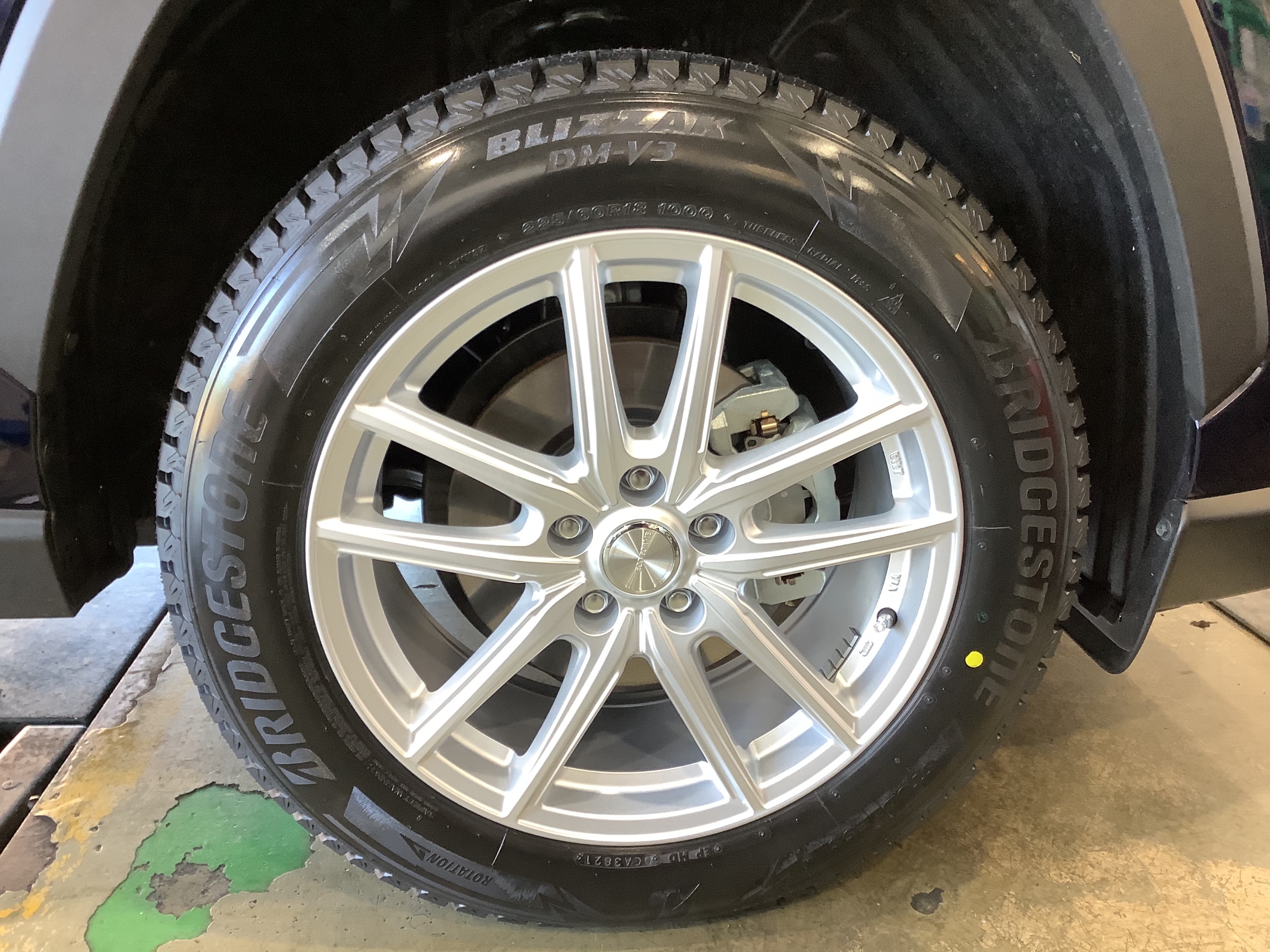 トヨタ RAV4 スタッドレスセット取付 | 店舗おススメ情報 | タイヤ館