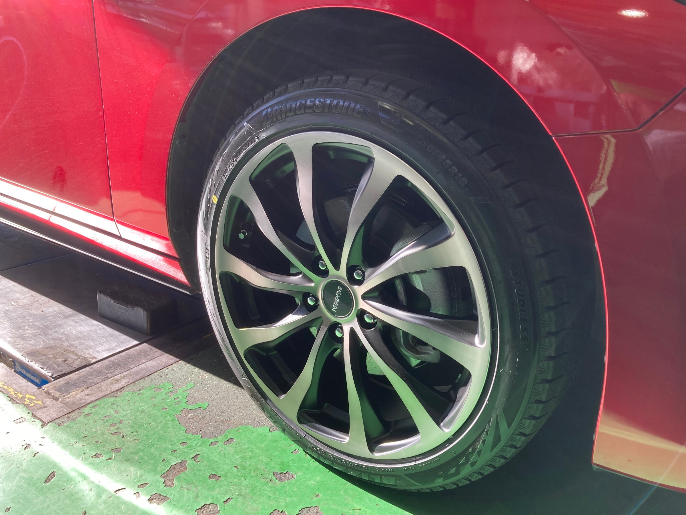 MAZDA3にブリザックVRX3とバルミナT10 マットポリッシュ装着 | 店舗お