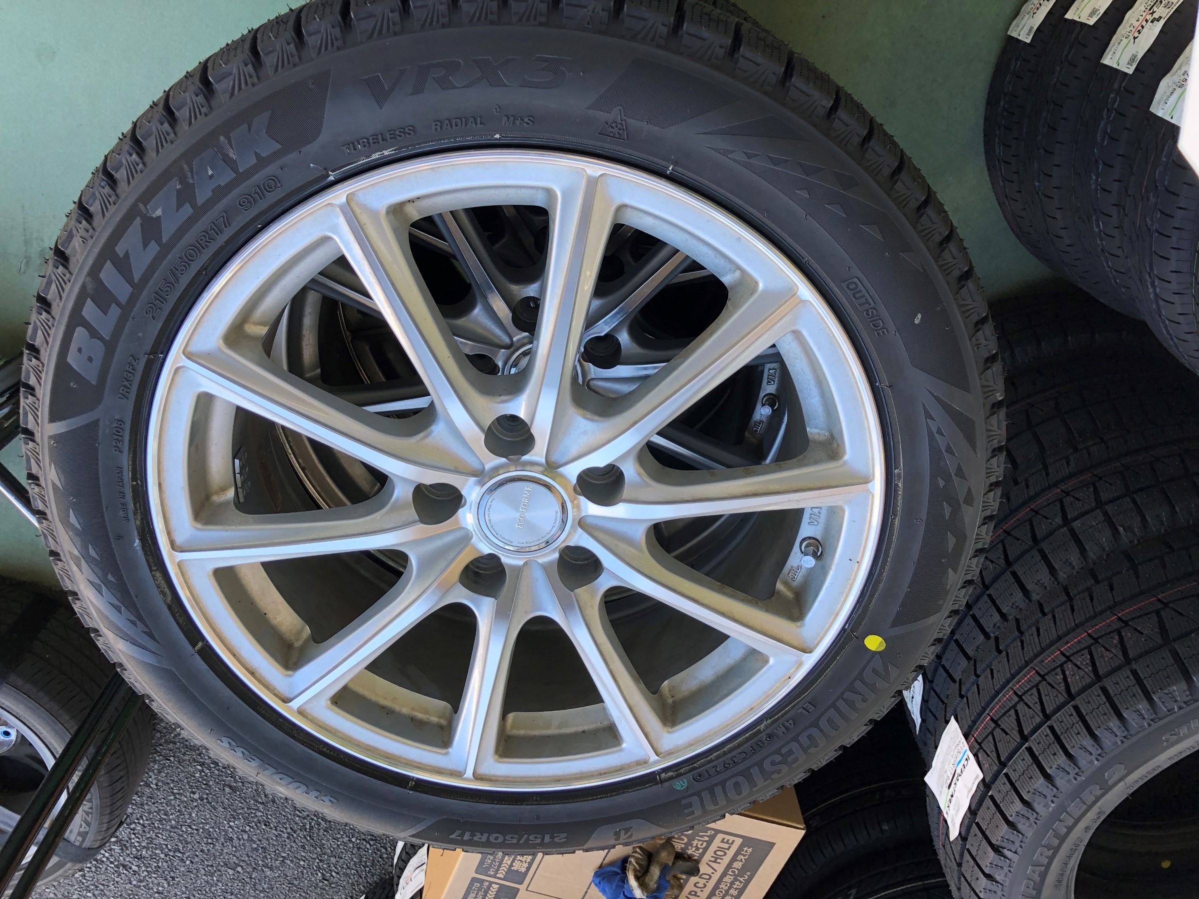 ホンダ シビック Dba Fk8 にブリザックvrx3を装着しました ホンダ シビック タイヤ サービス事例 タイヤ館 京田辺 京都府 滋賀県のタイヤからはじまる トータルカーメンテナンス タイヤ館グループ