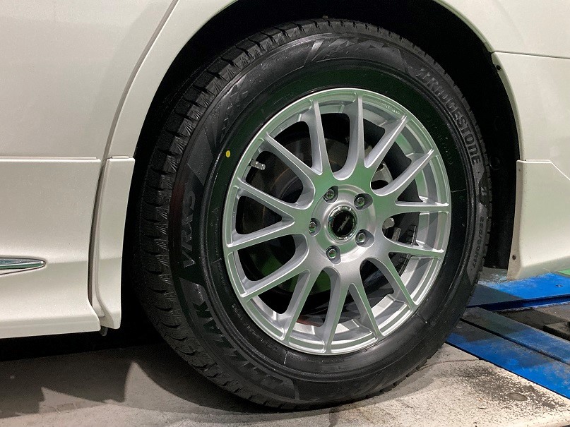 トヨタ ヴェルファイア【 スタッドレスタイヤ装着 】作業紹介