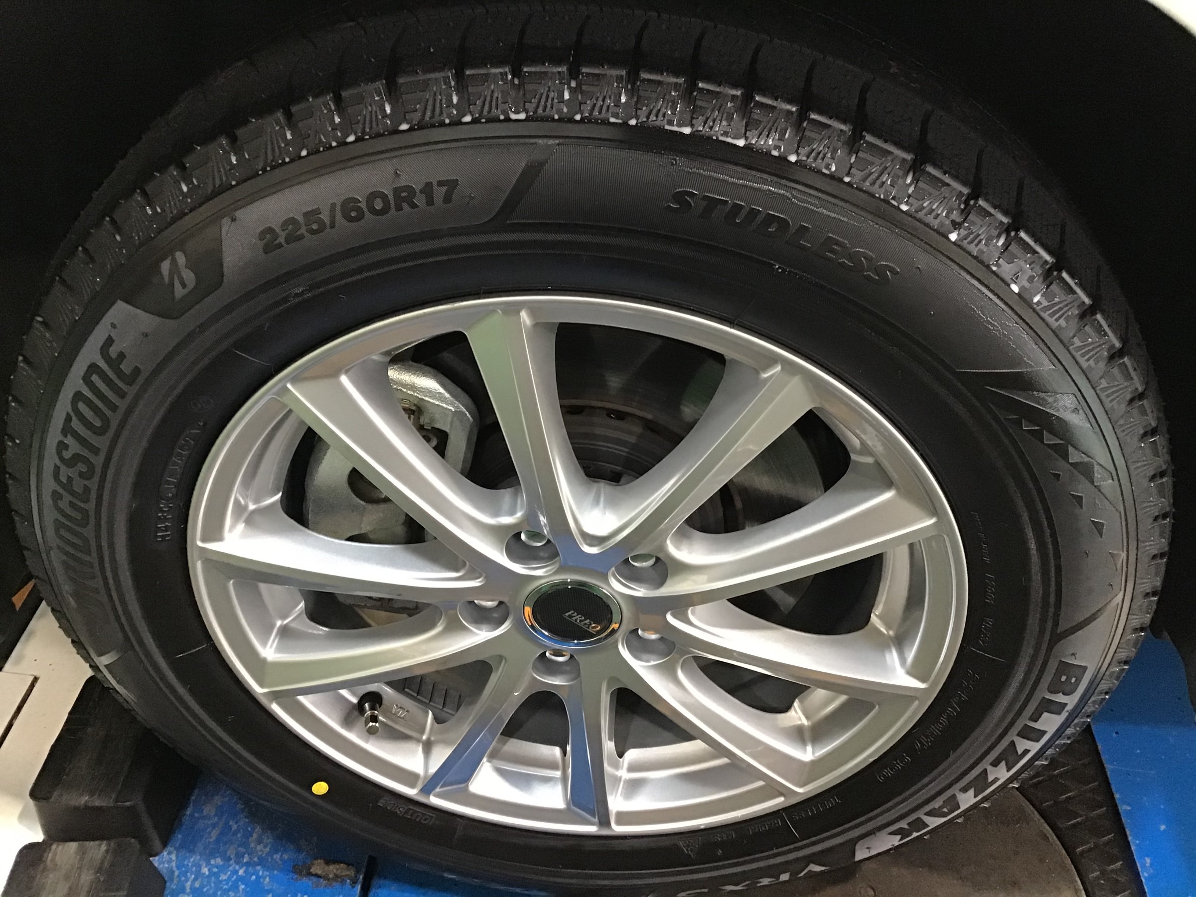 スタッドレス・ホイールセット取り付け【アルファード】 | 店舗お