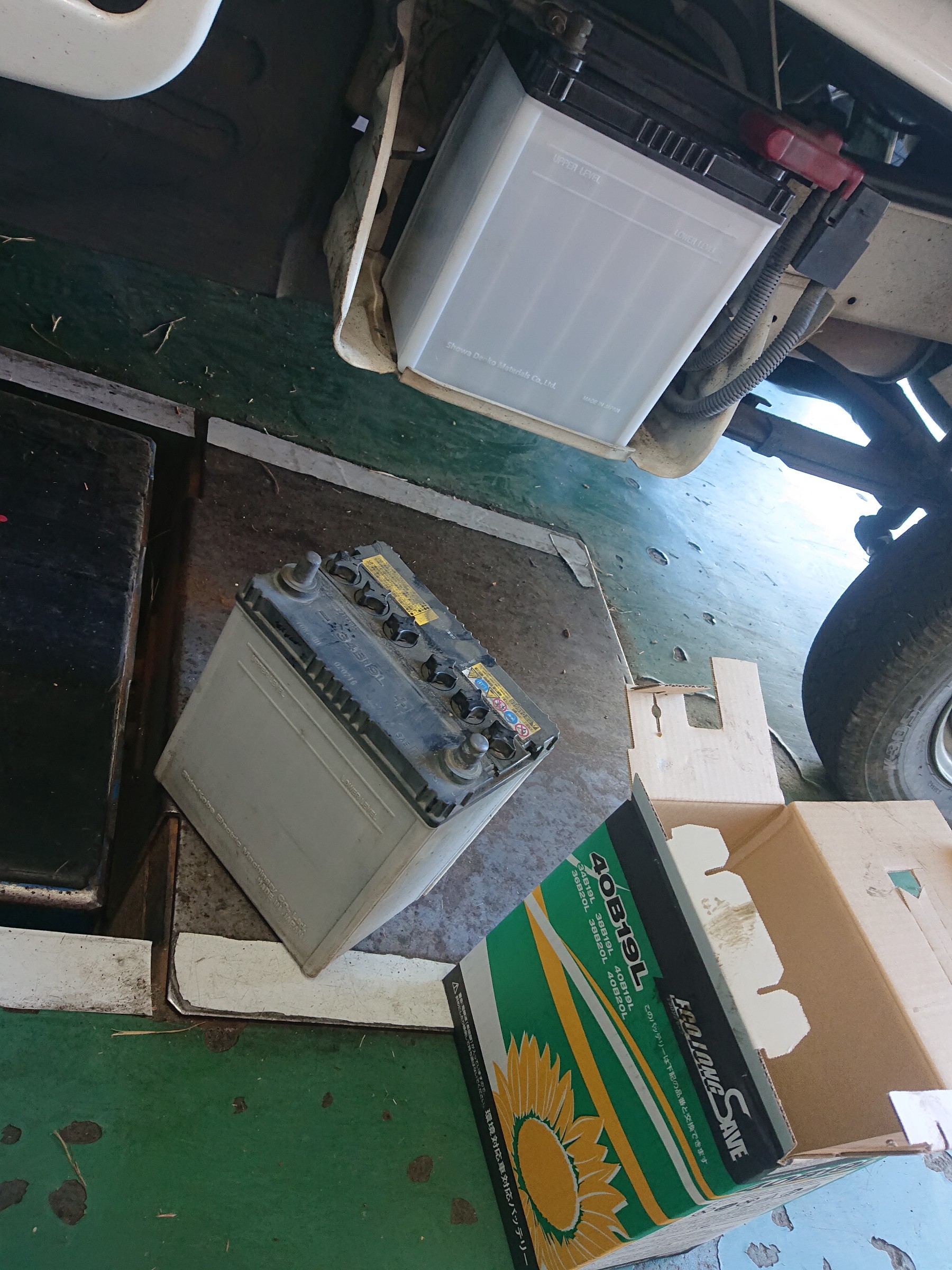 軽トラックのバッテリー交換実施 三菱 ミニキャブ メンテナンス商品 その他 無料安全点検 サービス事例 タイヤ館 別府 タイヤからはじまる トータルカーメンテナンス タイヤ館グループ