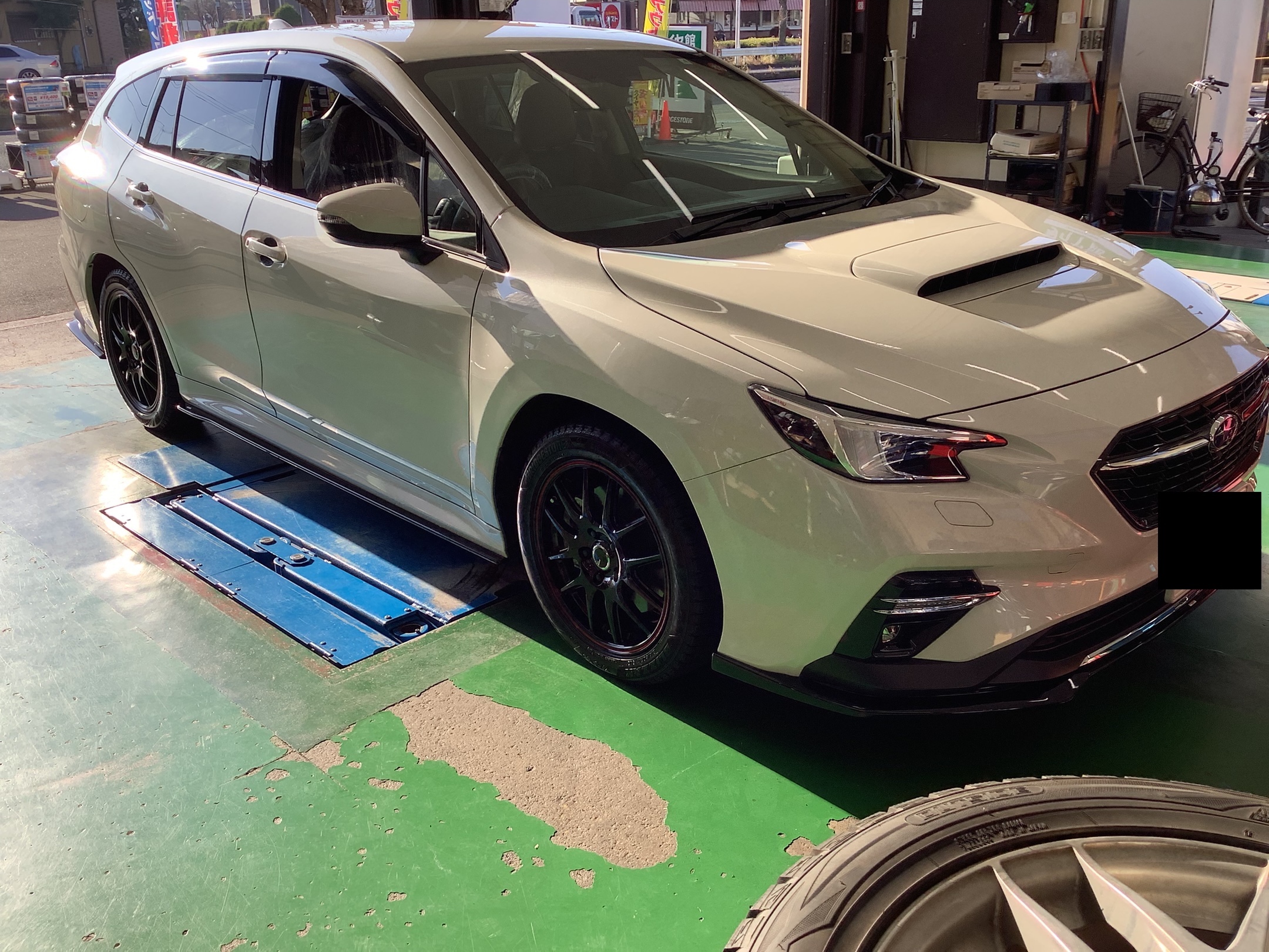 スバル レヴォーグ スタッドレスタイヤ交換 VRX3 215/50R17 | スバル