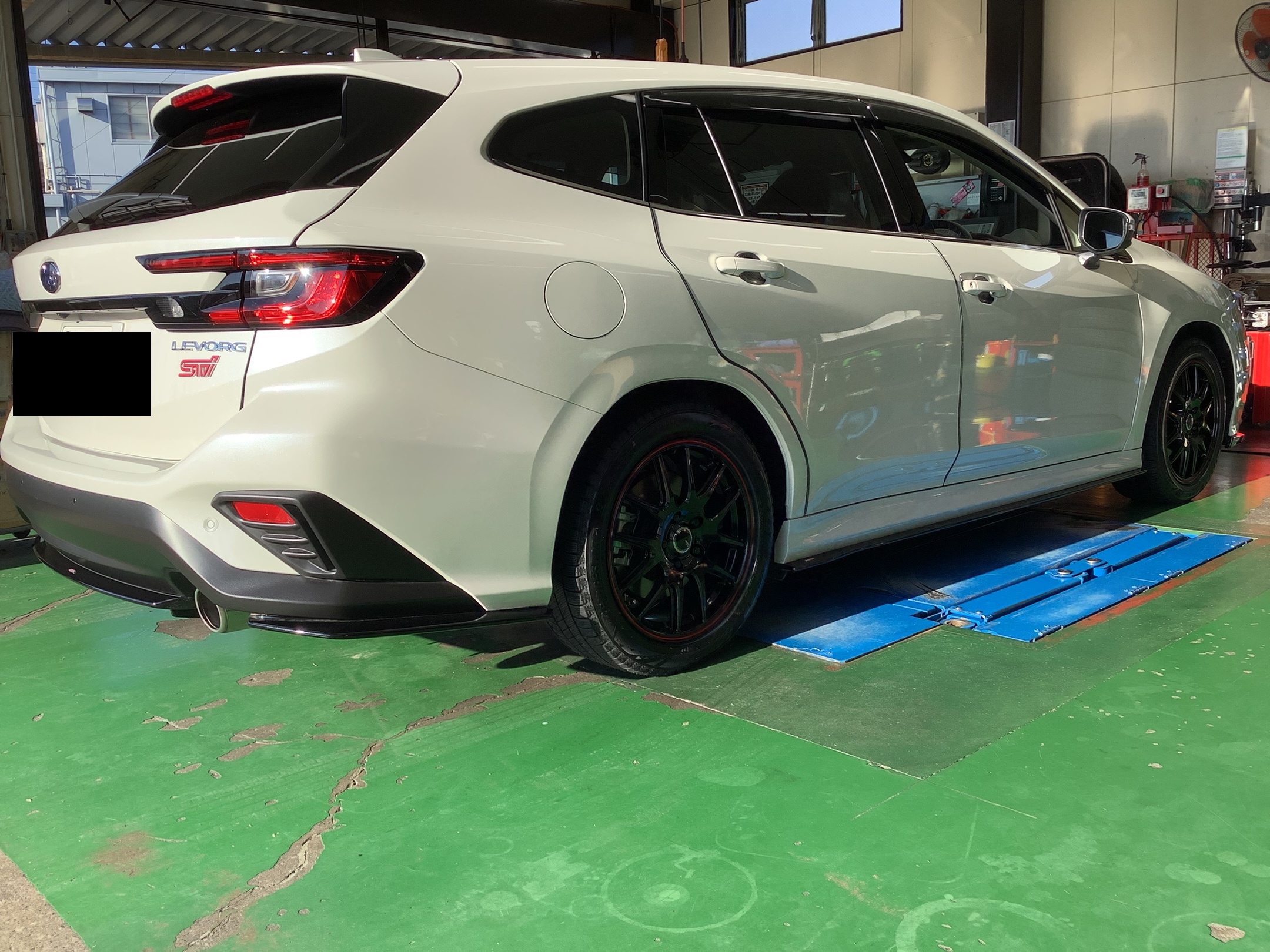 スバル レヴォーグ スタッドレスタイヤ交換 VRX3 215/50R17 | スバル