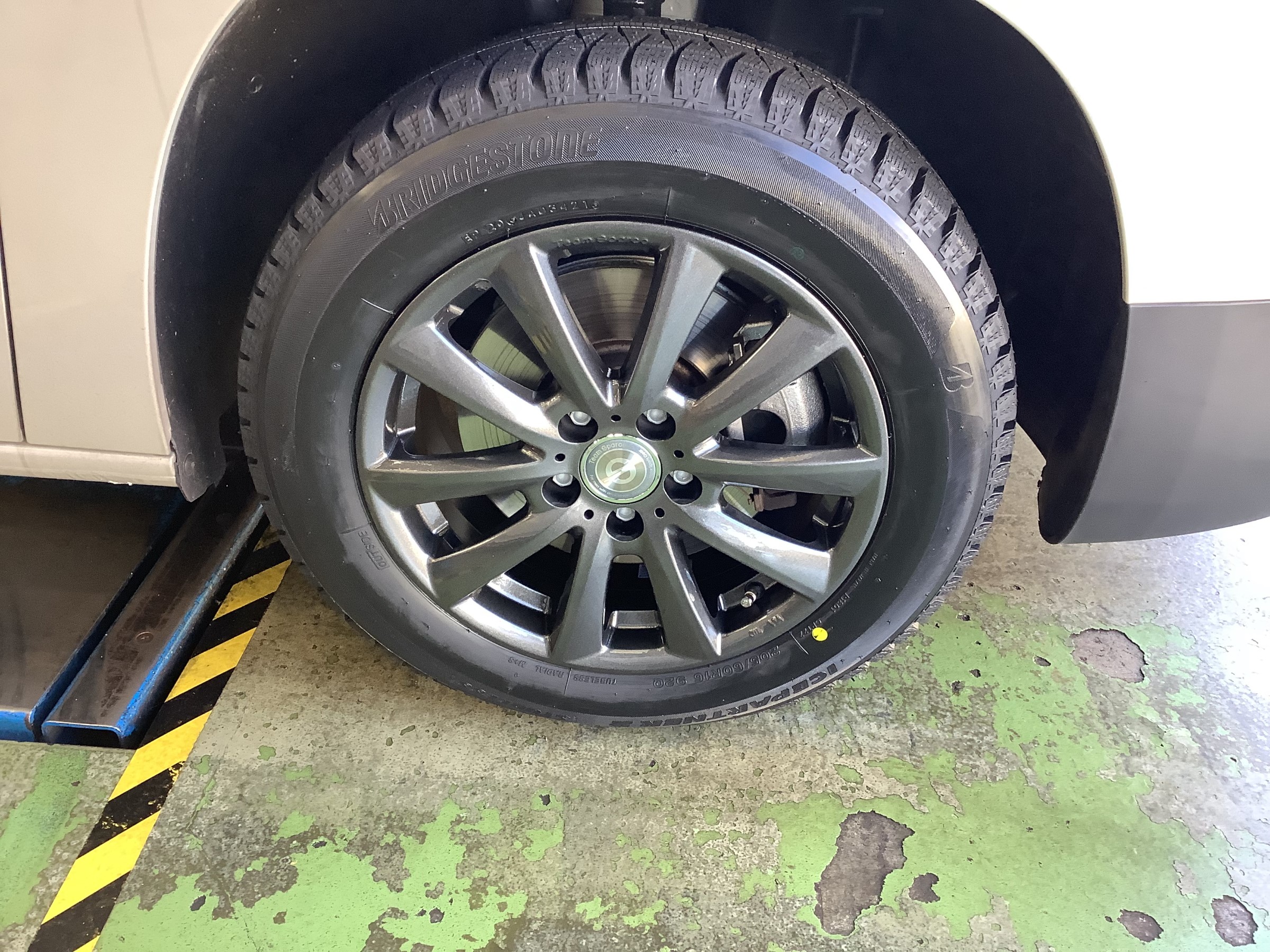 シトロエン ベルランゴスタッドレスセットを取付けました