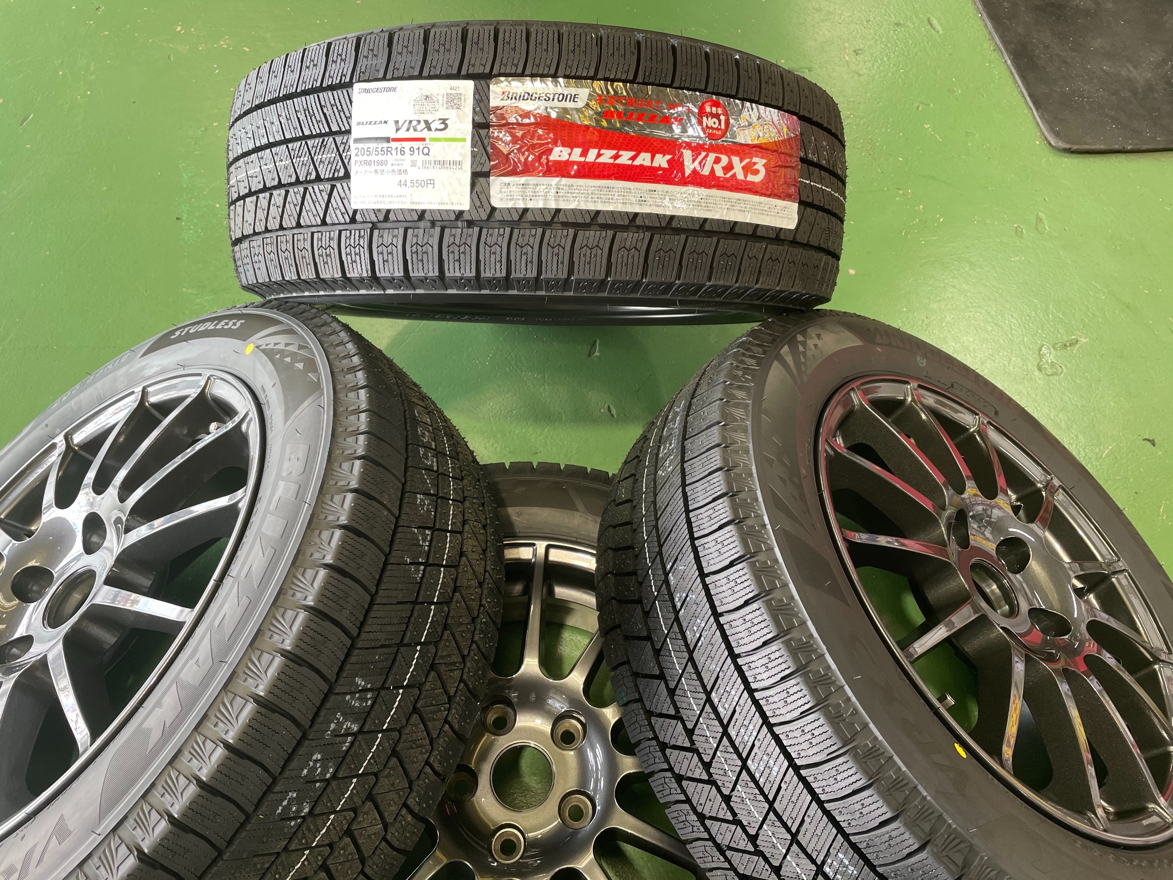 ✨美品✨走行距離1000キロ　MINI クラブマン16インチスタッドレスタイヤ ミニクラブマン（F54）に装着できる16インチスタッドレスセット