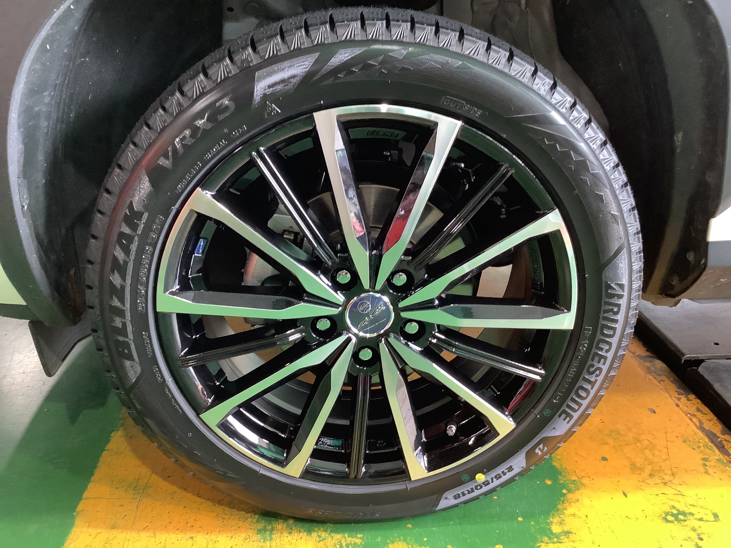 ☆トヨタ・ヤリスクロススタッドレスタイヤ＆ホイールセット