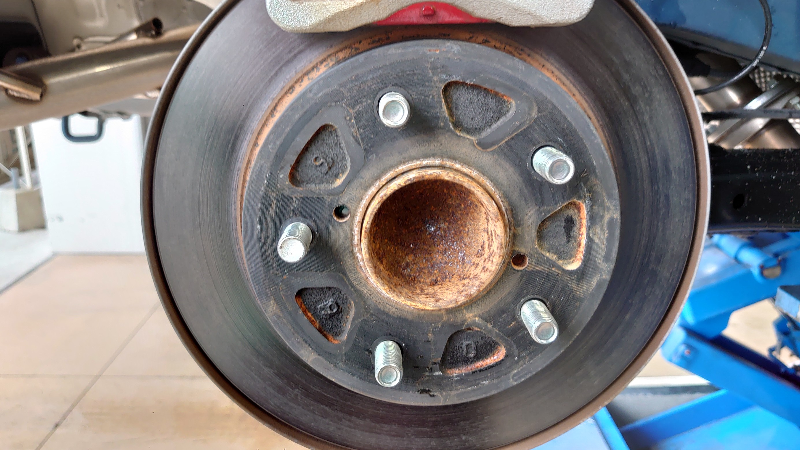 スズキ スイフトスポーツ スタッドレスタイヤ交換＋WURTH（ウルト