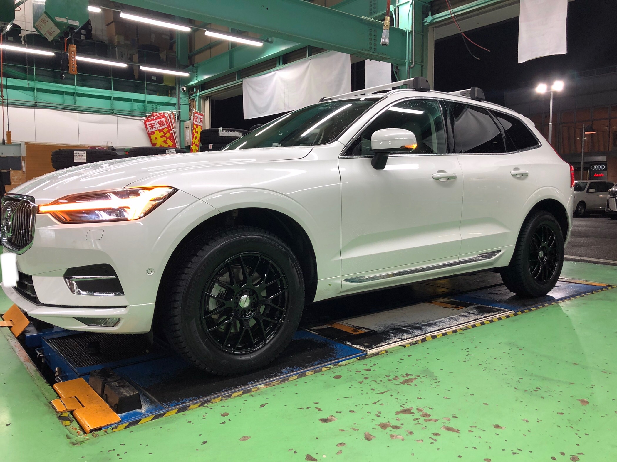 VOLVO XC60に スタッドレスタイヤセット装着♪ | 店舗おススメ