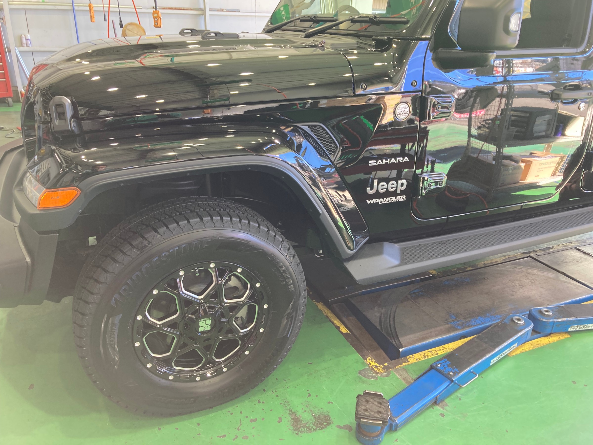 JEEPラングラーサハラ XTREME-J XJ06装着 | 店舗おススメ情報 | タイヤ