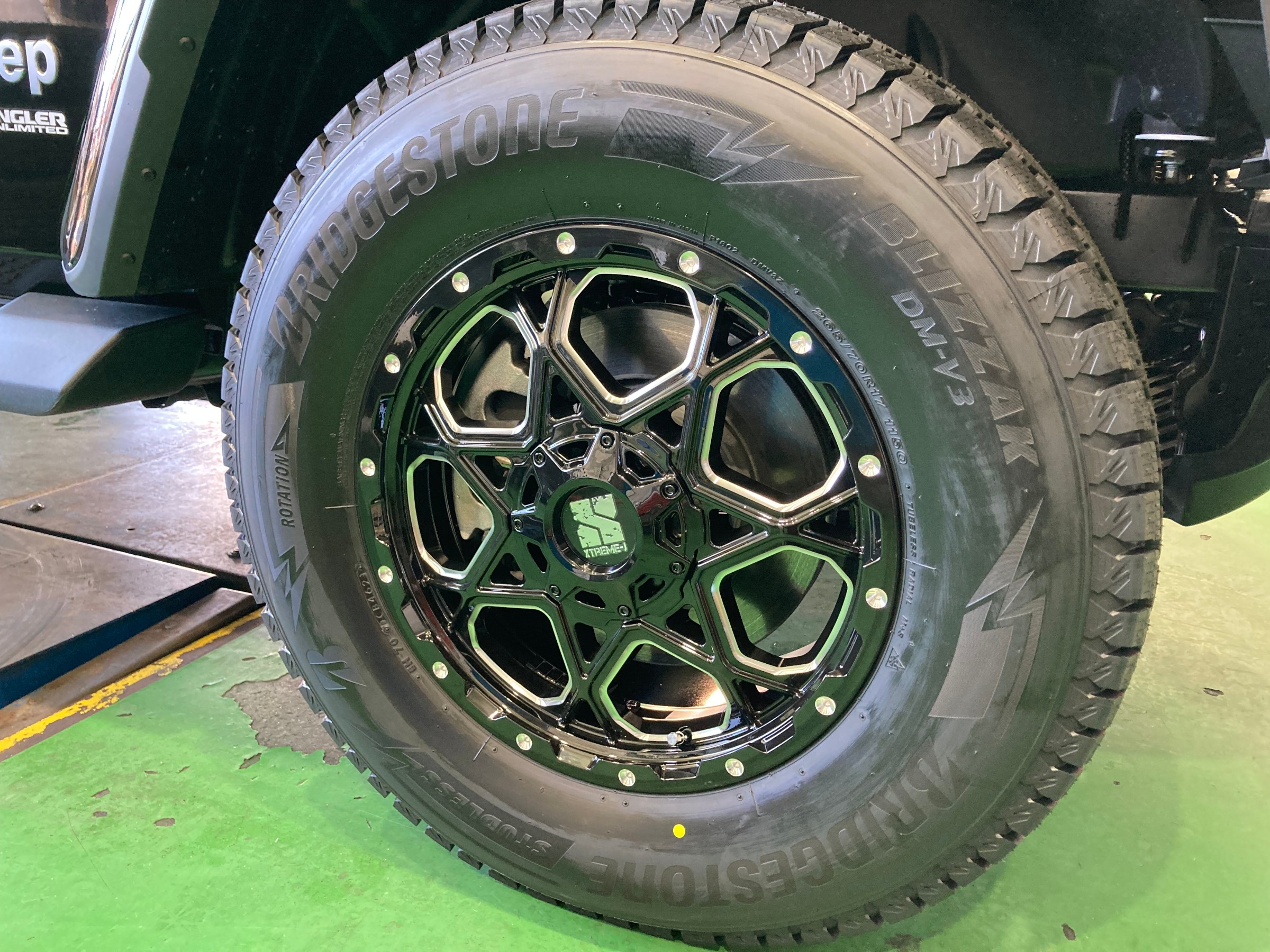 ラングラースタッドレスタイヤ　BLIZZAK DM-V3(XTREME-J) ラングラースタッドレスタイヤBLIZZAK DM-V3(XTREME-J)