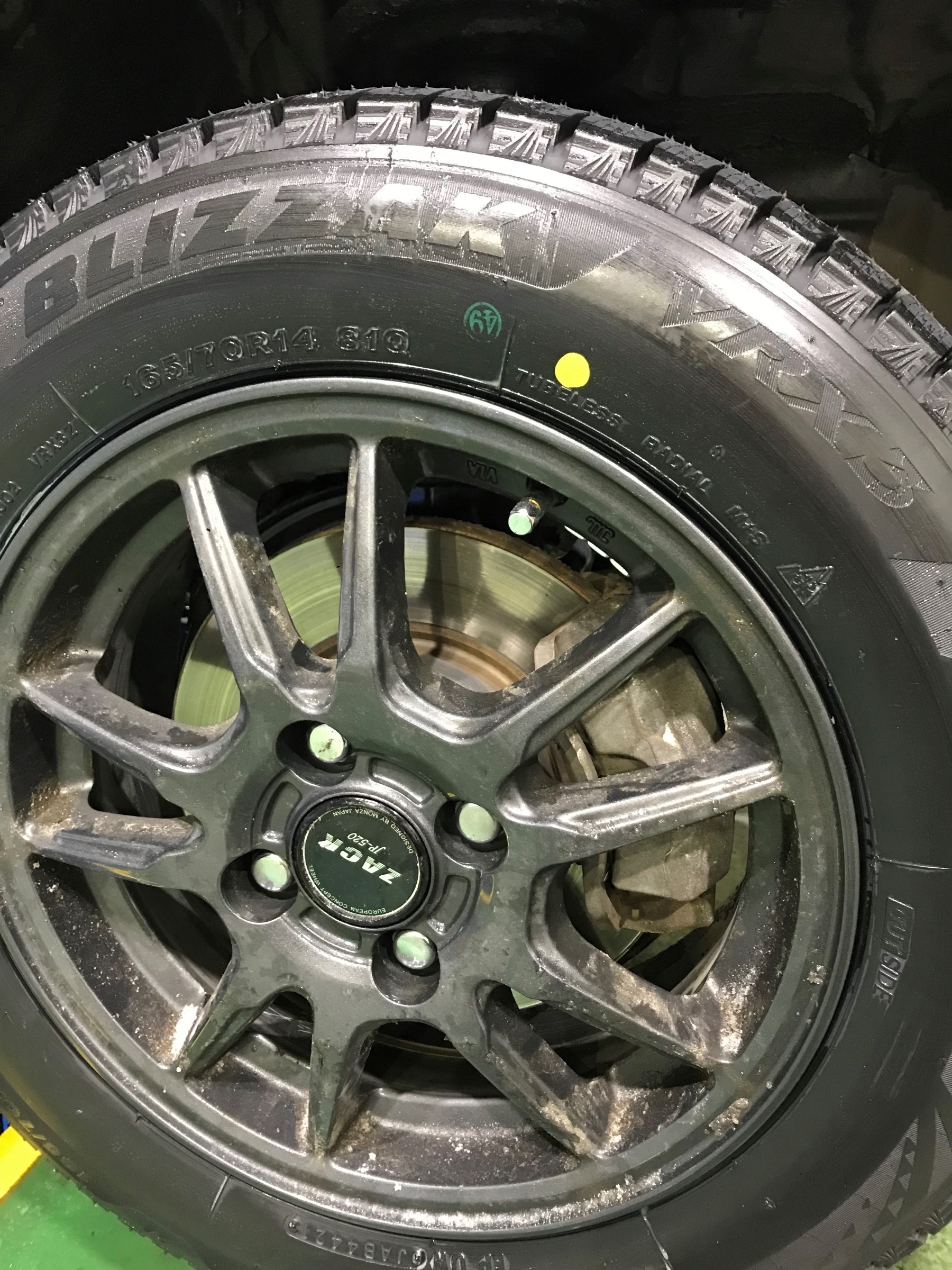 ヴィッツ VRX3 165/70R14 スタッドレスタイヤ | サービス事例 | タイヤ