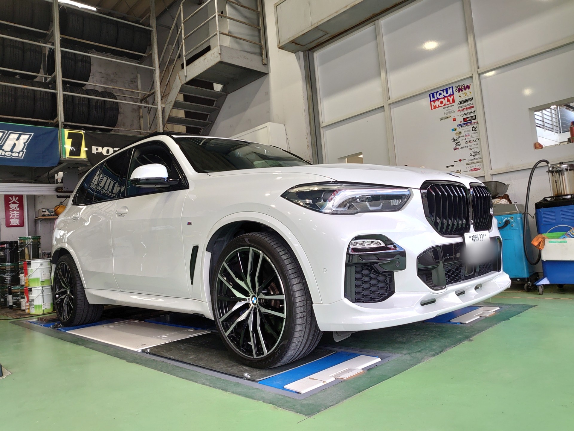BMW G05 X5 に、3D Design 新商品 カーボン製 フロント アンダー