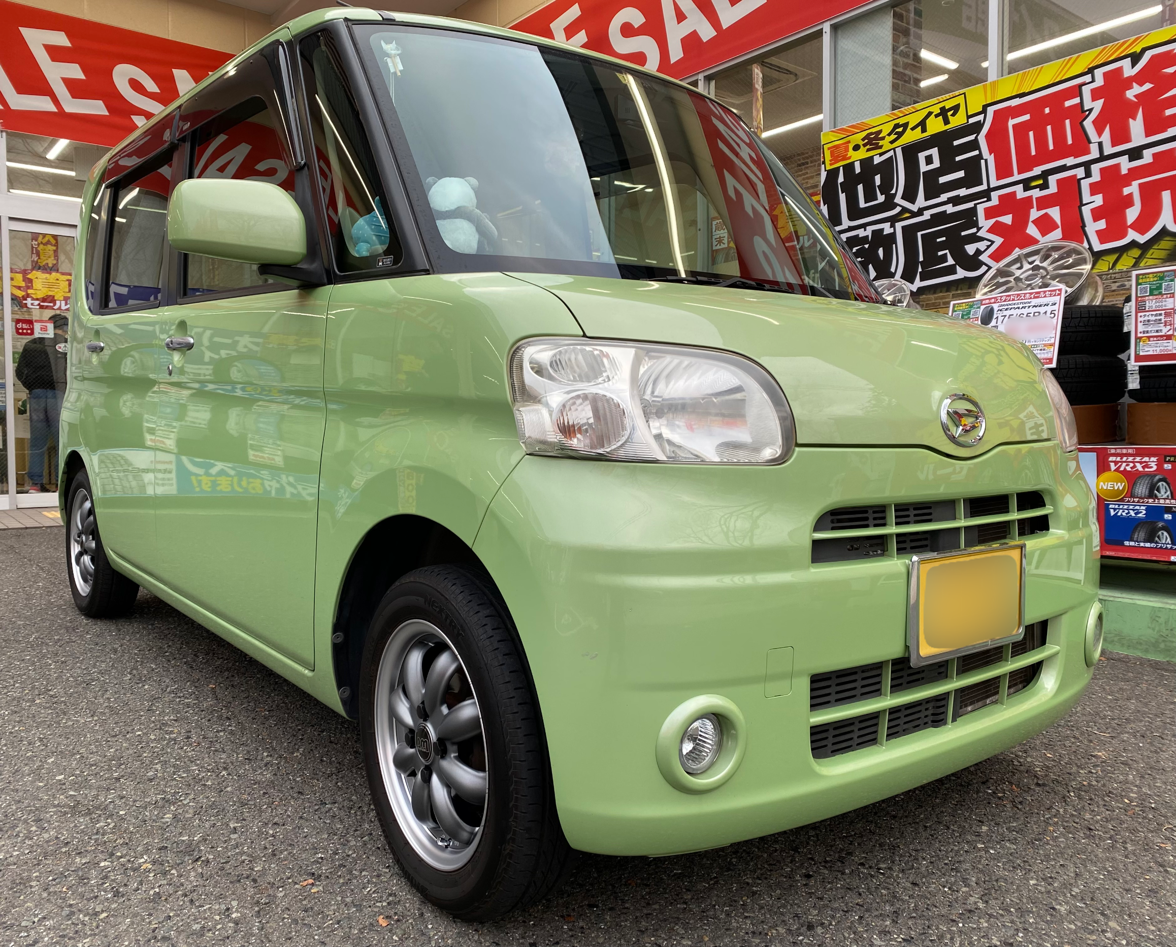 タント Lala Palm 西日本限定カラー ダイハツ タント ホイール タイヤ ホイール関連 タイヤ ホイール交換 サービス事例 タイヤ館 尼崎 兵庫県のタイヤ カー用品ショップ タイヤからはじまる トータルカーメンテナンス タイヤ館グループ