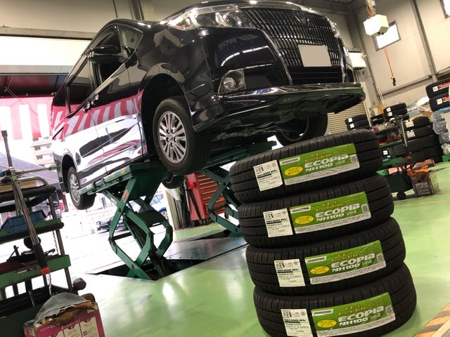 トヨタ エスクァイア タイヤ交換をしました！  トヨタ エスクァイア 